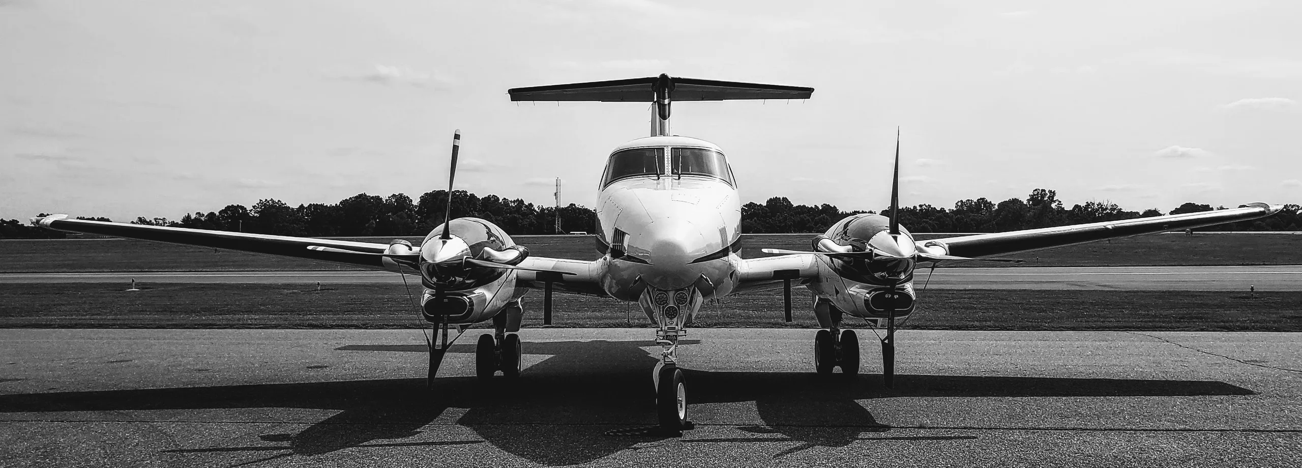 Exterior view of a 1983 Beechcraft King Air F90-1, N2RW.