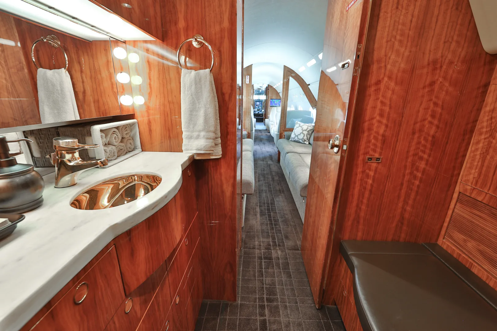 Cabin interior of a 1998 Gulfstream GIVSP.