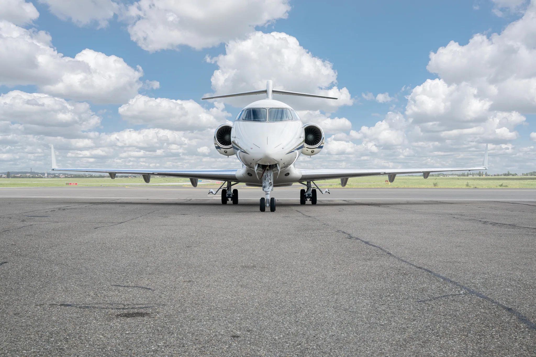 Exterior view of a 2008 Bombardier Challenger 300, HB-JGQ.