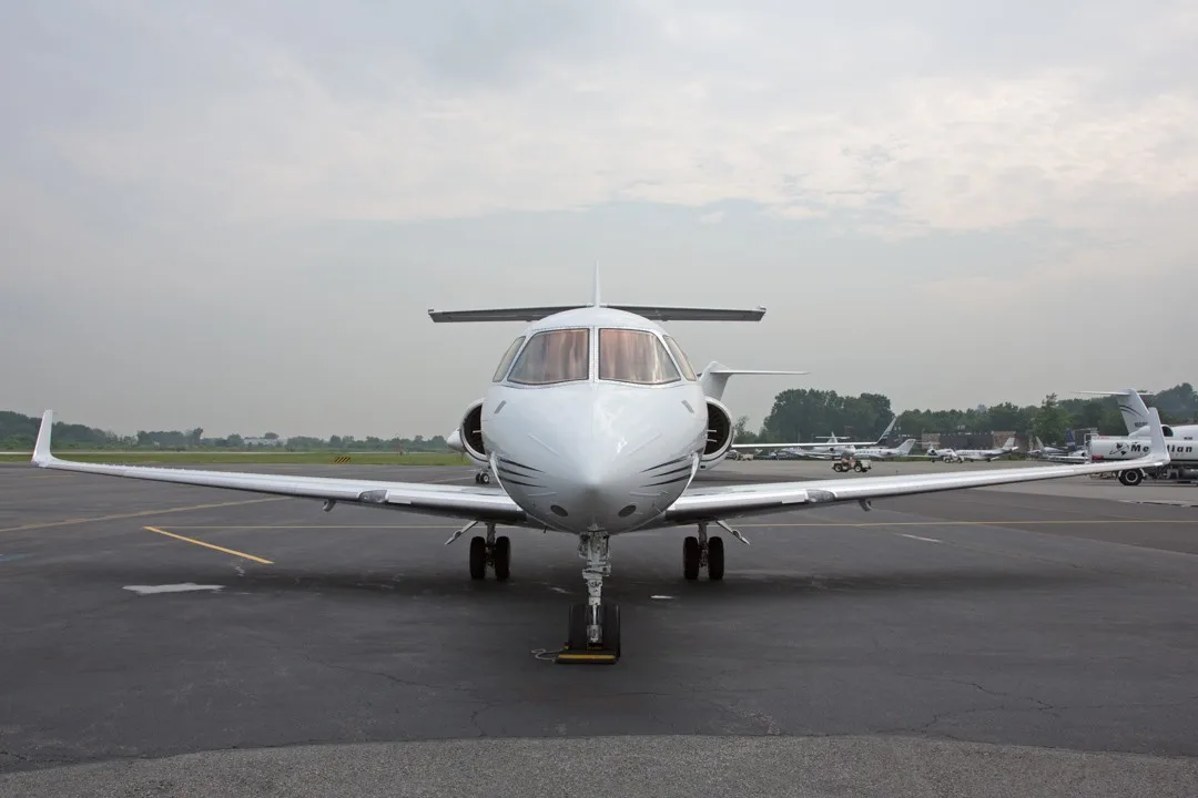 Exterior view of a 2008 Hawker 850XP, N658DM.