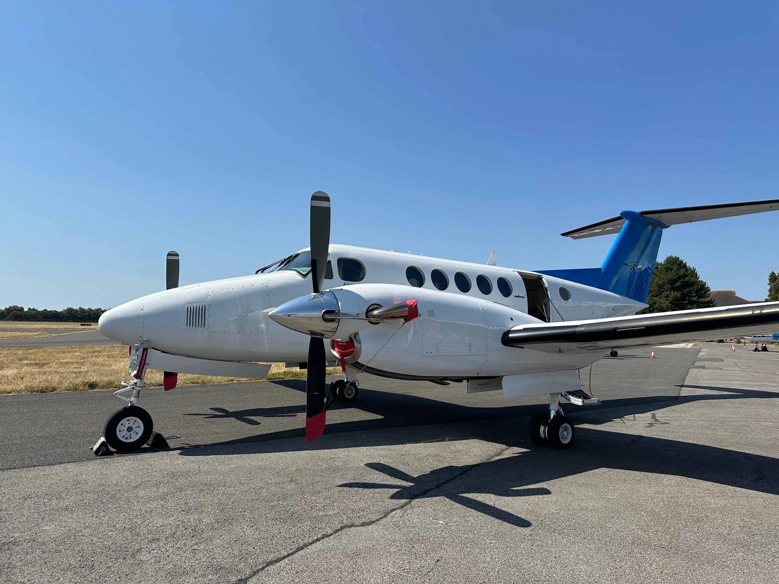 Exterior view of a 1979 Beechcraft king air 200.