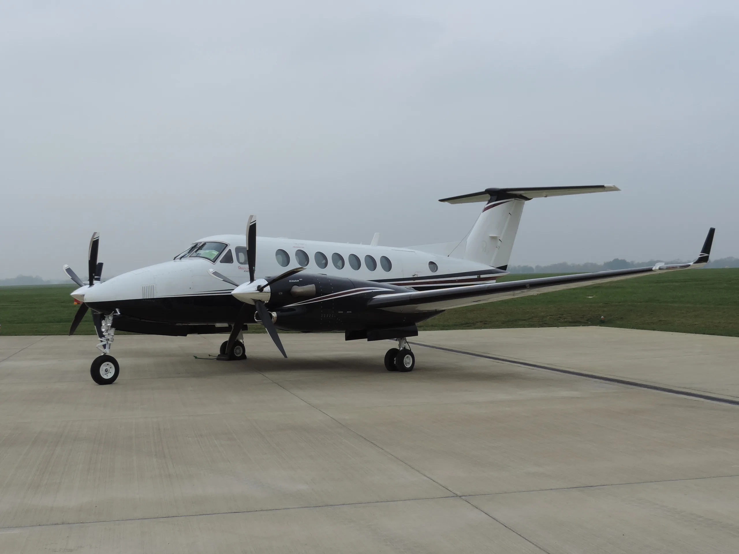 Exterior view of a 2010 Beechcraft King Air 350i.