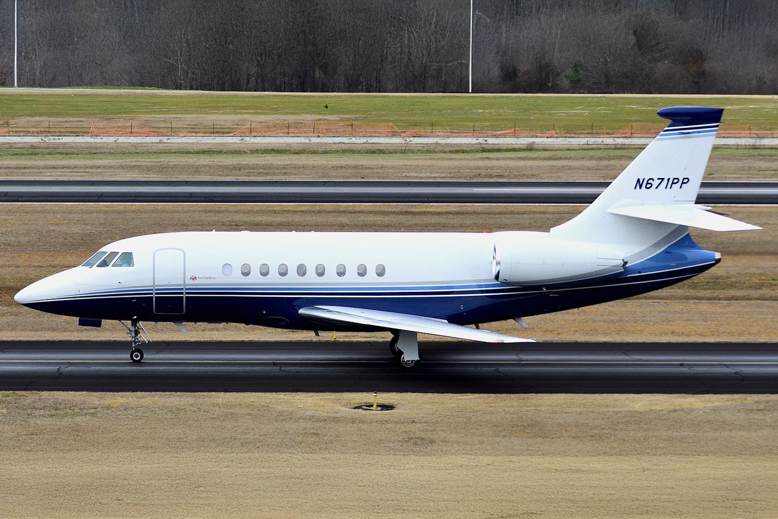 Exterior view of a 2019 Dassault Falcon 2000LXS.