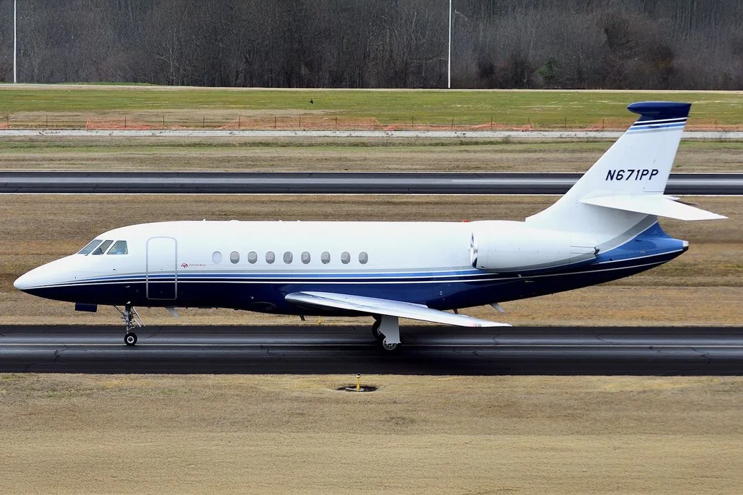 Exterior view of a 2019 Dassault Falcon 2000LXS.