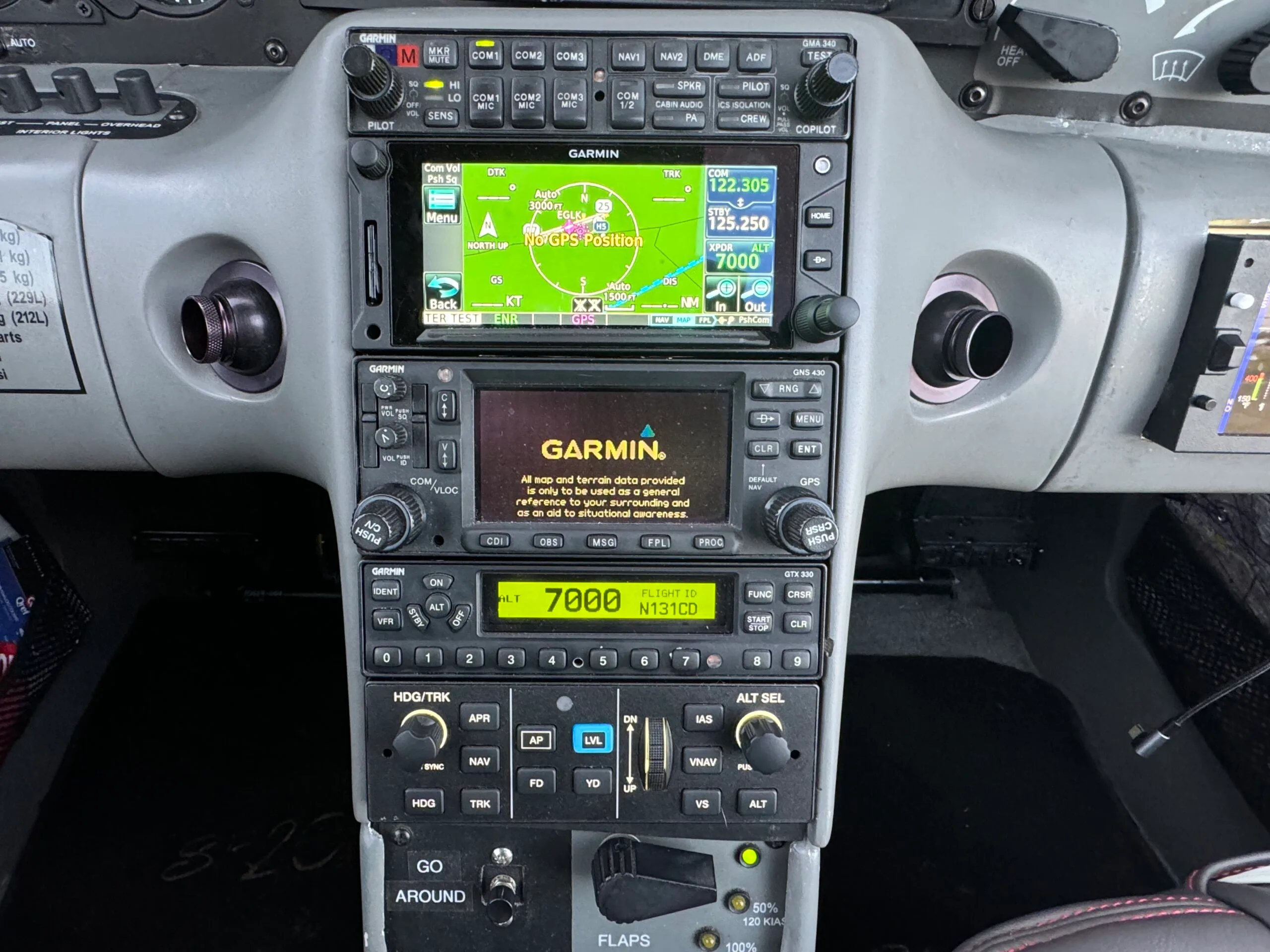 Avionics suite of a 2000 Cirrus SR20 6 Pack £139,900 - CK Aviation.