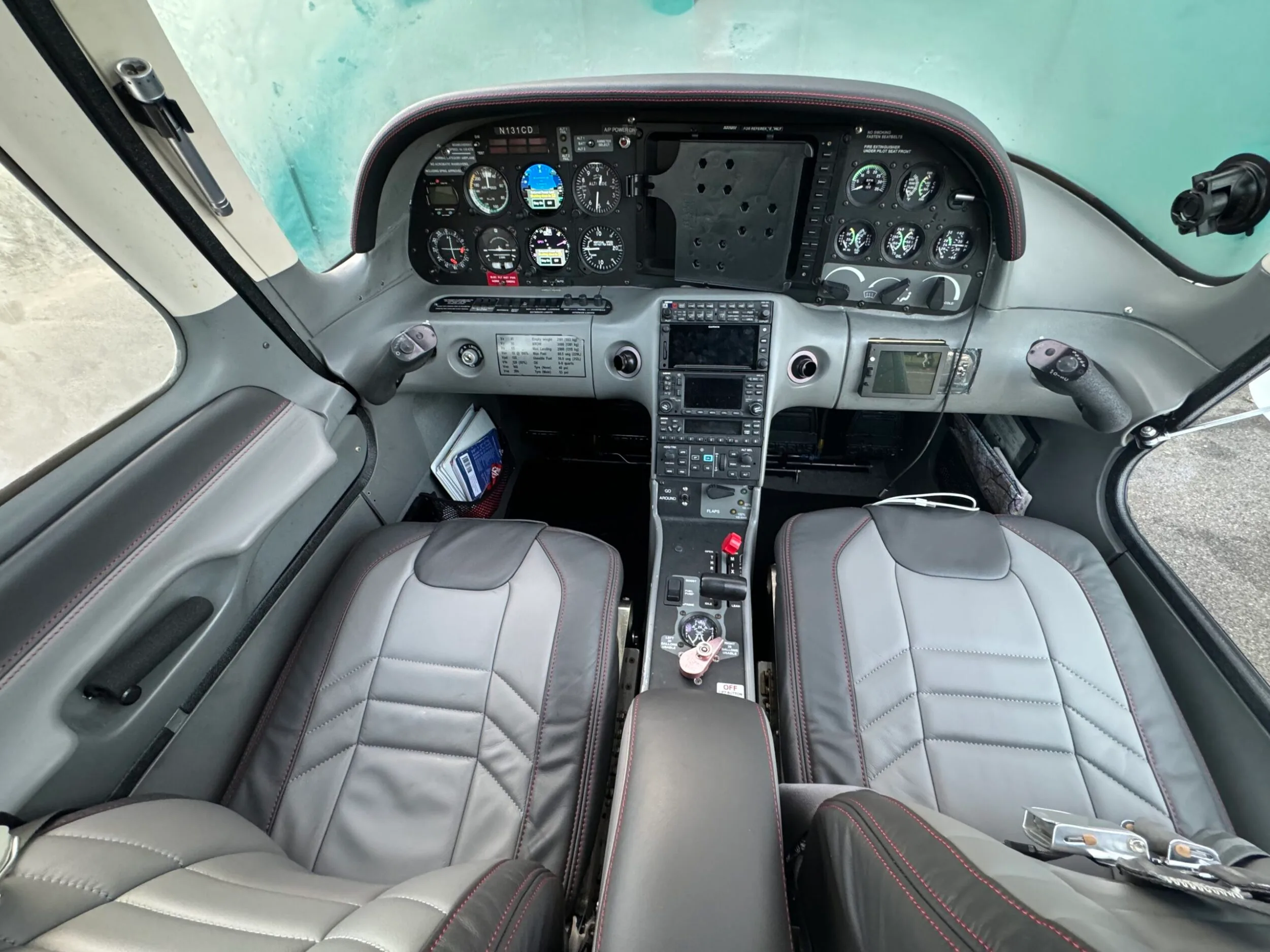 Cockpit and instrument panel of a 2000 Cirrus SR20 6 Pack £139,900 - CK Aviation.