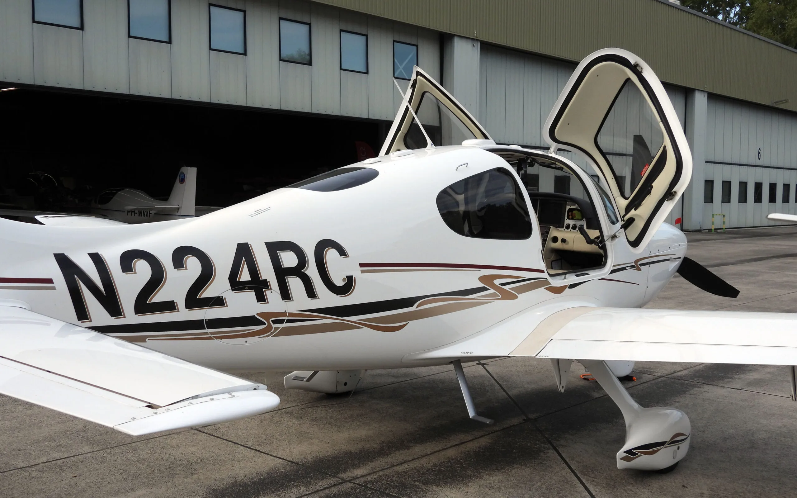 Exterior view of a 2008 Cirrus SR22TN G3 £255,000 VAT PAID - CK Aviation, N224RC.
