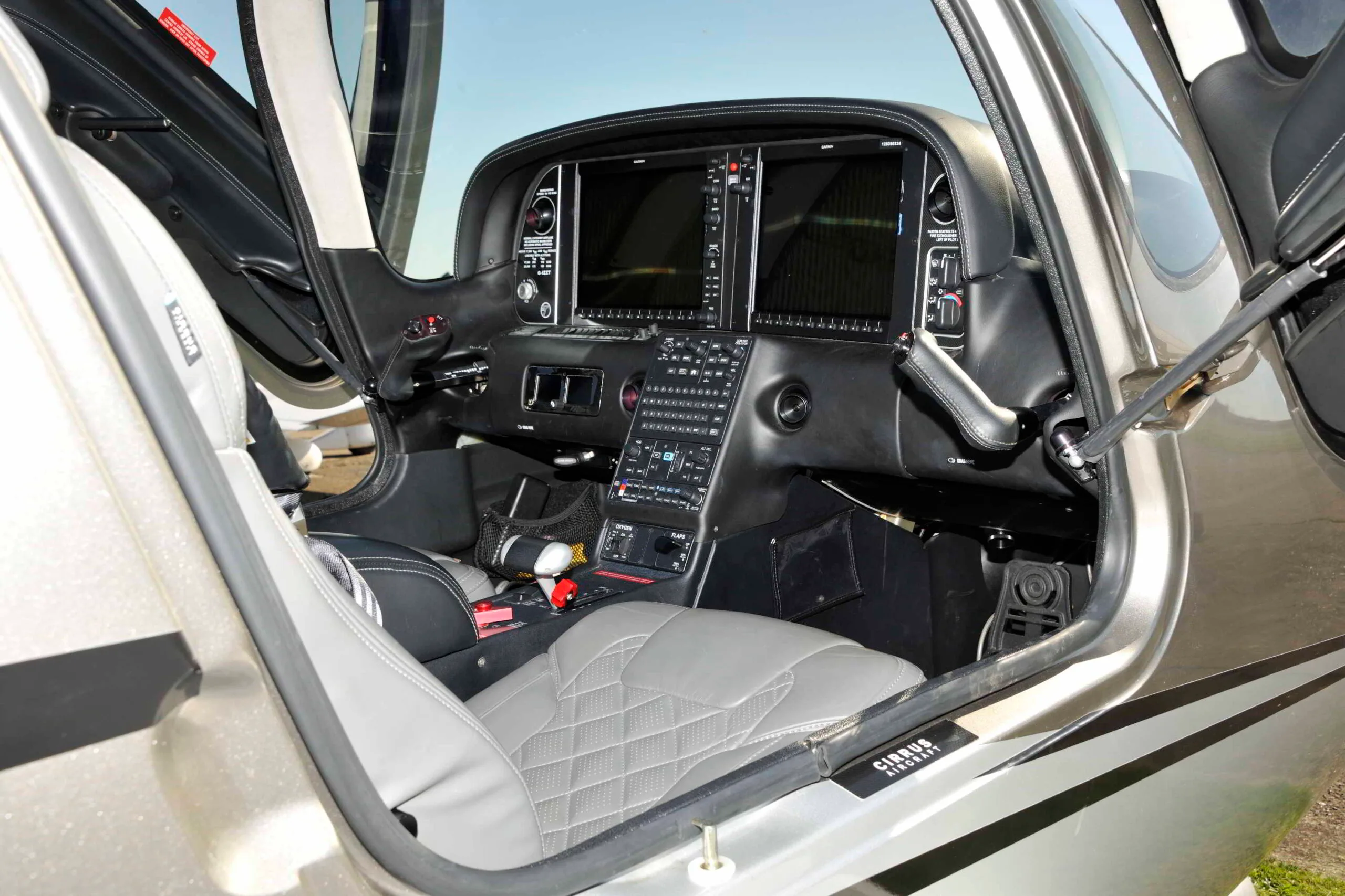 Cockpit and instrument panel of a 2018 Cirrus SR22T GTS G6 FIKI.