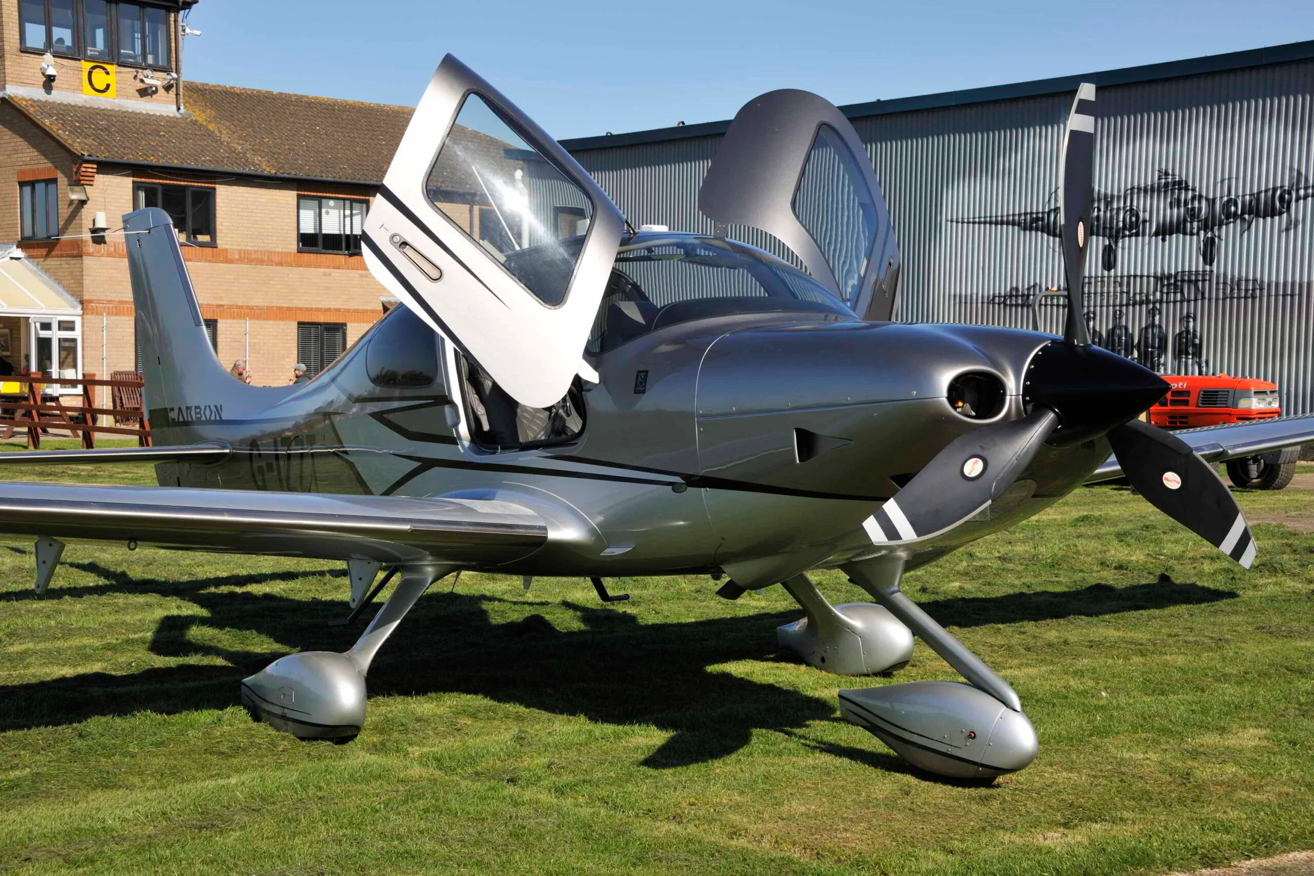 Avionics suite of a 2018 Cirrus SR22T GTS G6 FIKI.