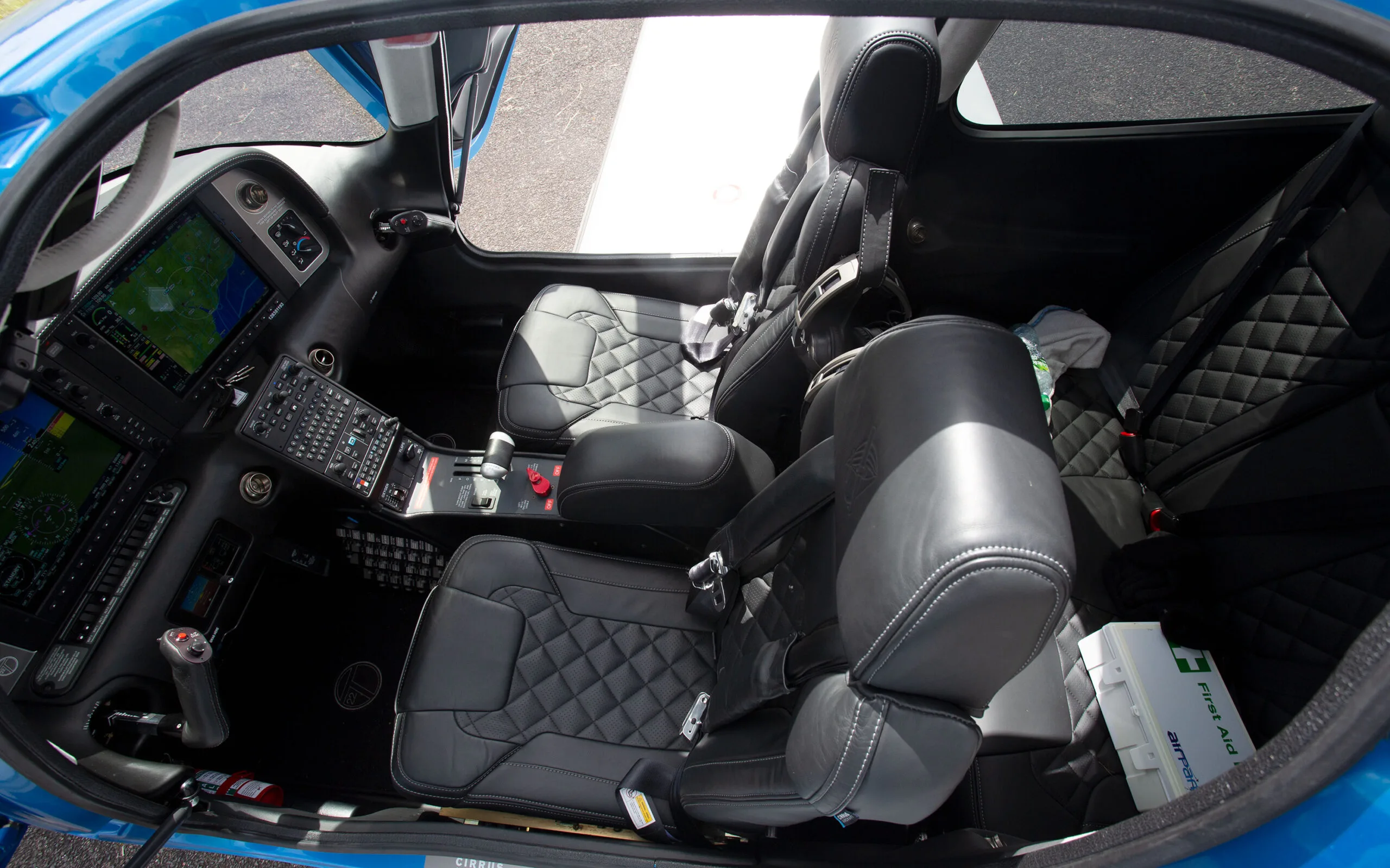 Cockpit and instrument panel of a 2018 Cirrus SR22T GTS G6 FIKI.