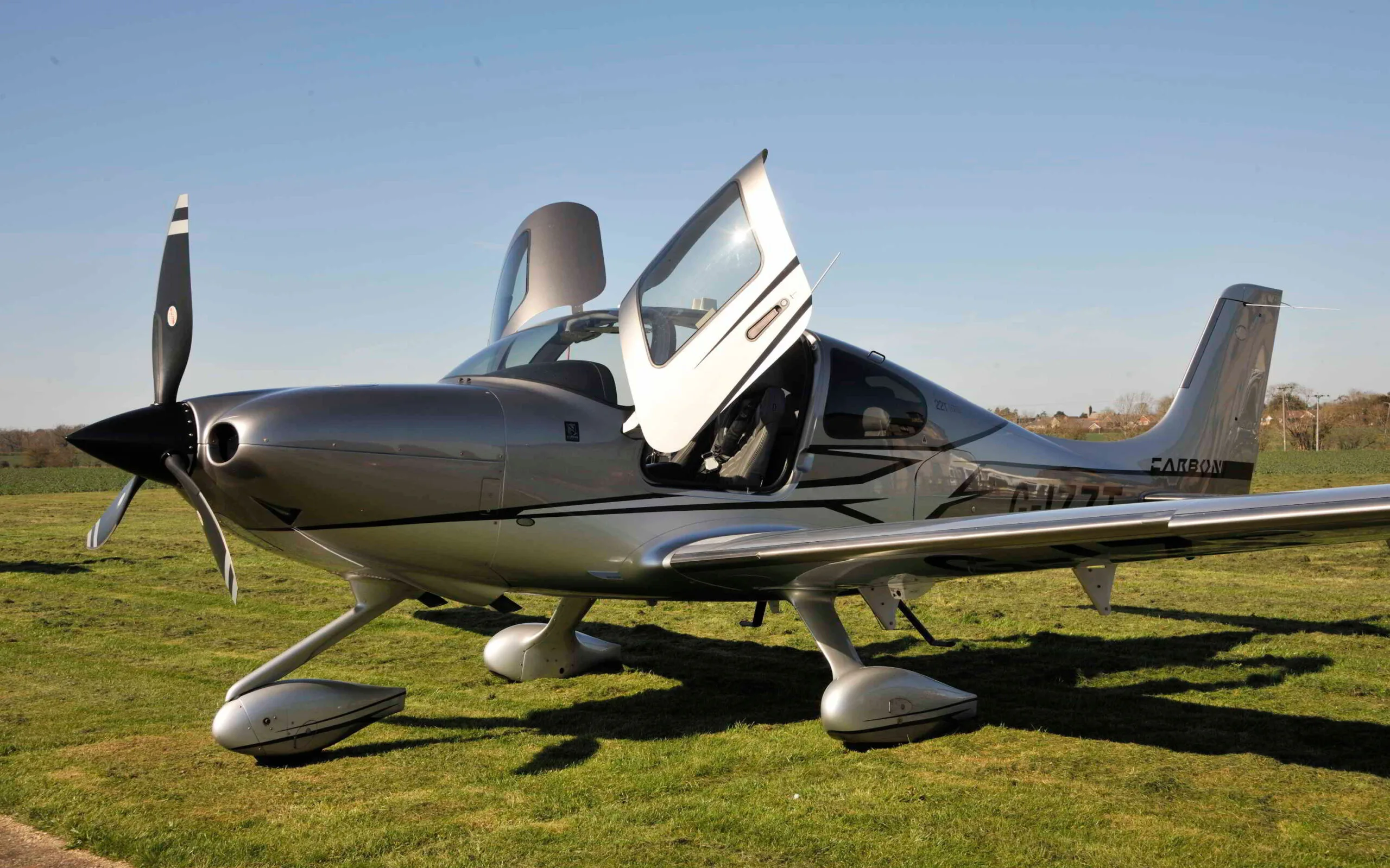 Exterior view of a 2018 Cirrus SR22T GTS G6 FIKI, G-WOWS.