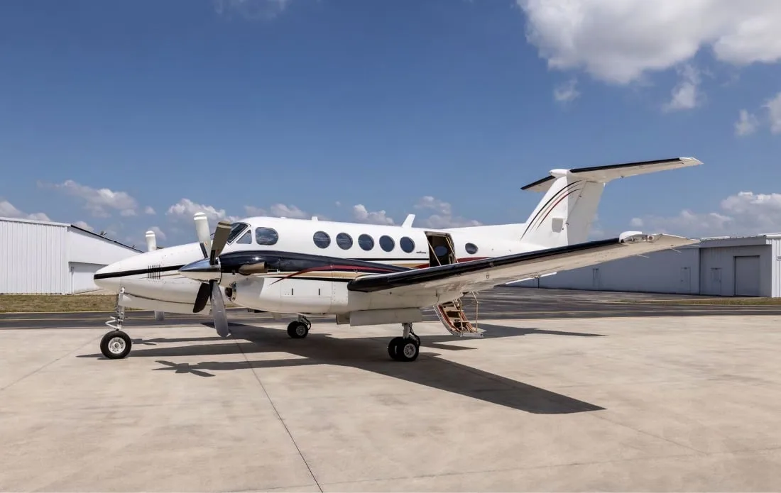 Exterior view of a 1988 Beechcraft king air b200, N61XP.