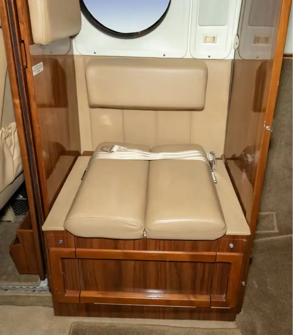 Cabin interior of a 1988 Beechcraft king air b200.