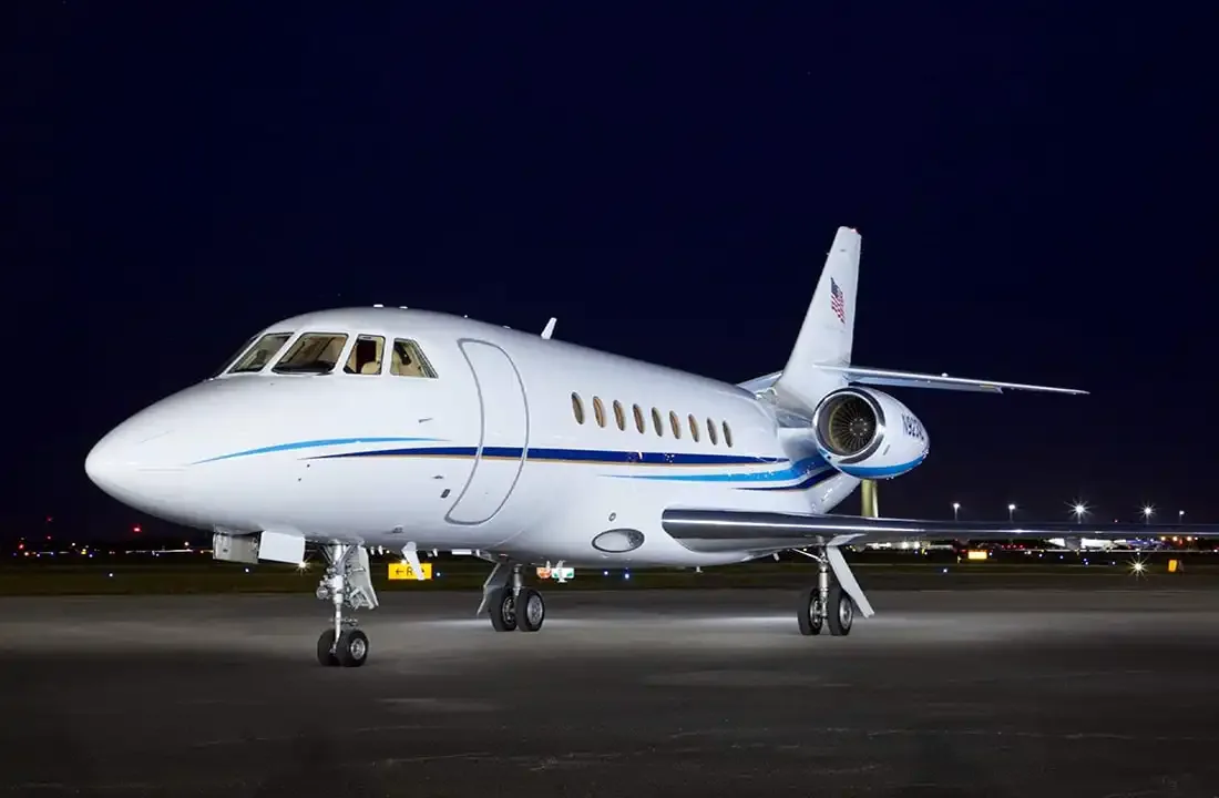 Exterior view of a Dassault falcon 2000.