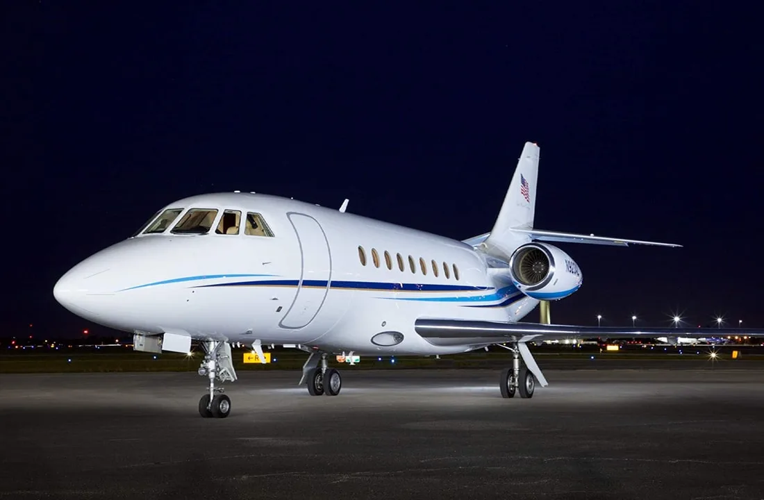 Exterior view of a Dassault falcon 2000.