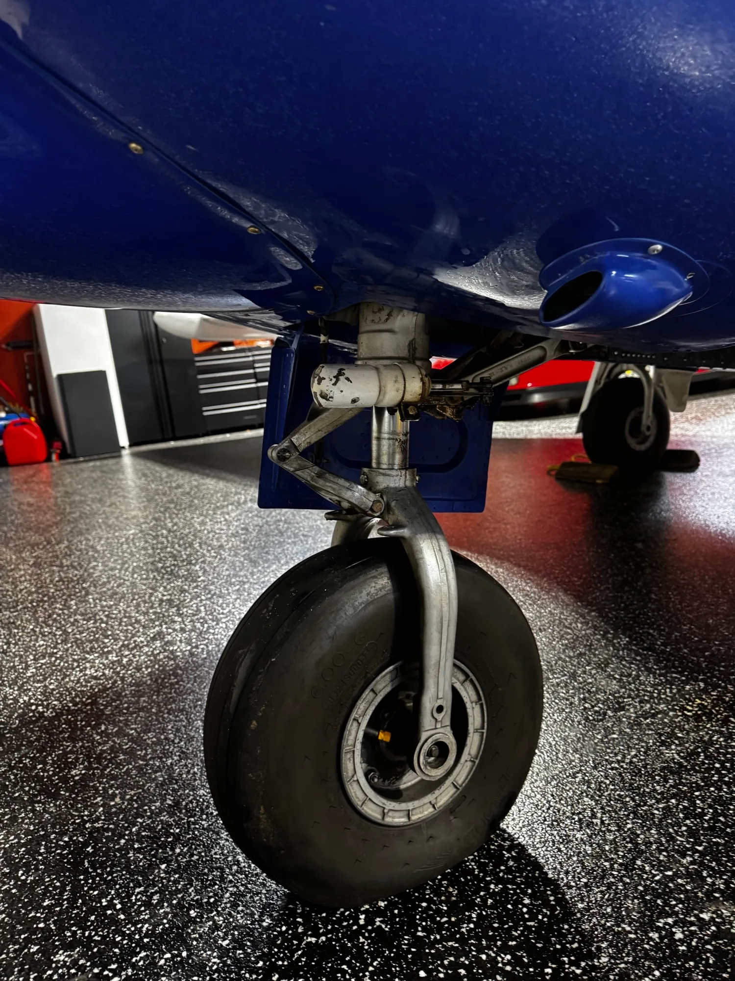 Engine detail of a 1960 Piper COMANCHE PA-24-180 - Canadian Aircraft Sales.