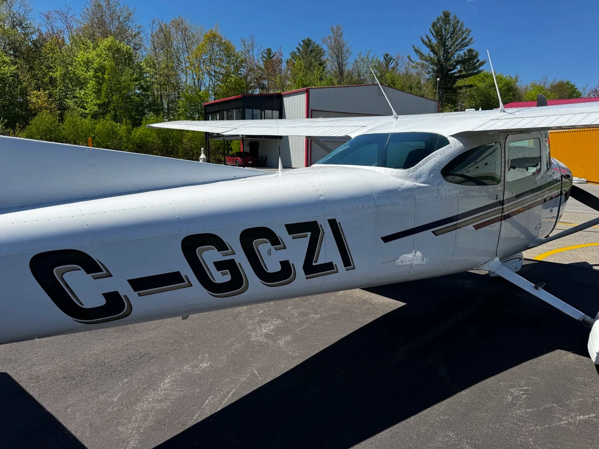 Exterior view of a 1975 Cessna 182 - Canadian Aircraft Sales.