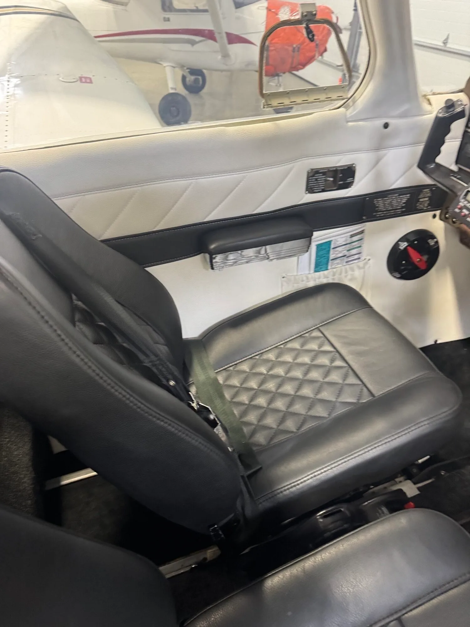 Cabin interior of a 1981 Piper TURBO ARROW IV - Canadian Aircraft Sales.
