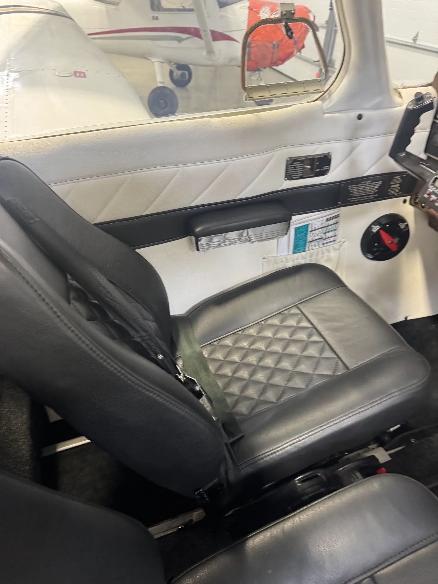Cabin interior of a 1981 Piper TURBO ARROW IV - Canadian Aircraft Sales.