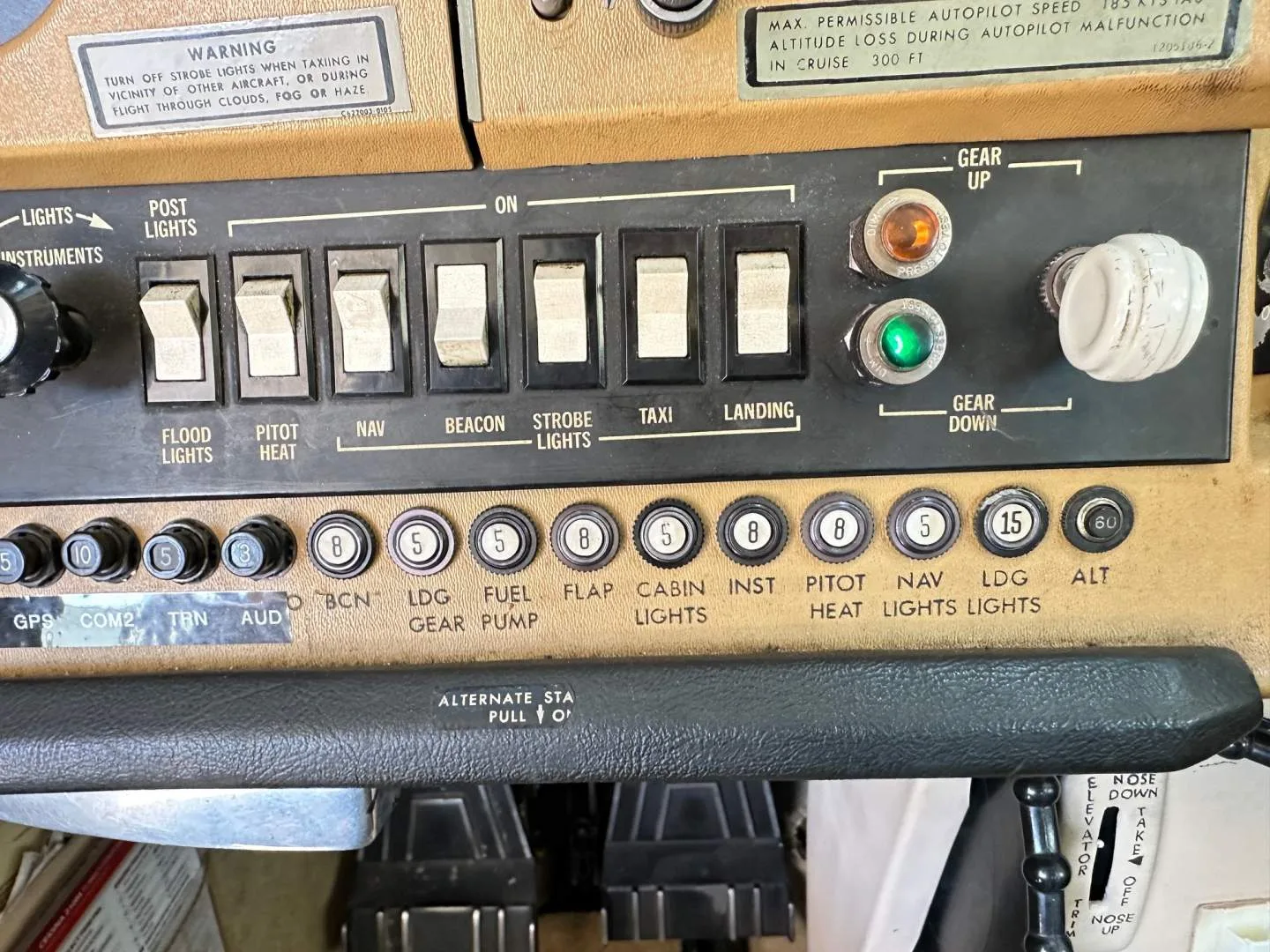 Avionics suite of a 1976 Cessna T210L.