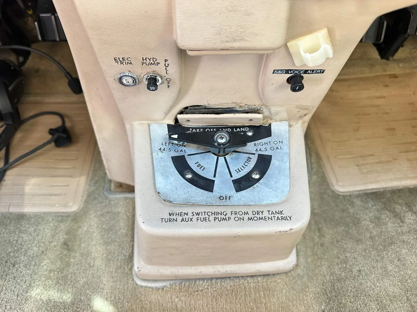 Avionics suite of a 1976 Cessna T210L.