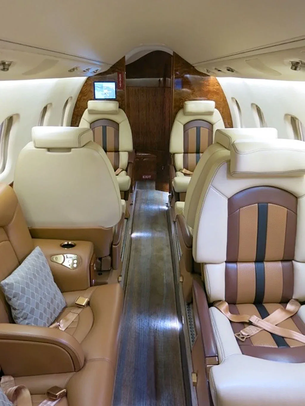 Cabin interior of a 1999 Bombardier Learjet 60.