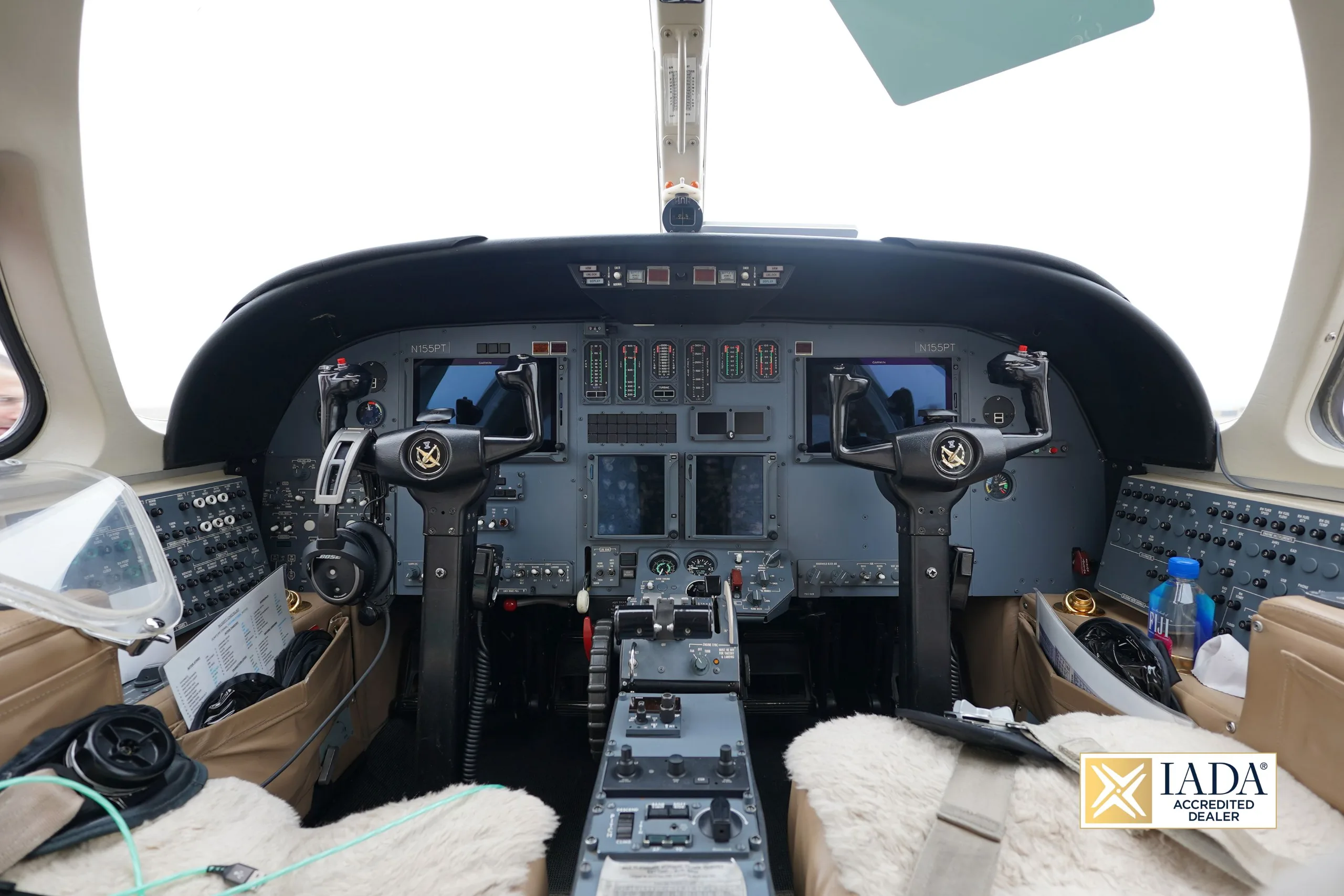 Cockpit and instrument panel of a 1994 Cessna CITATION V.