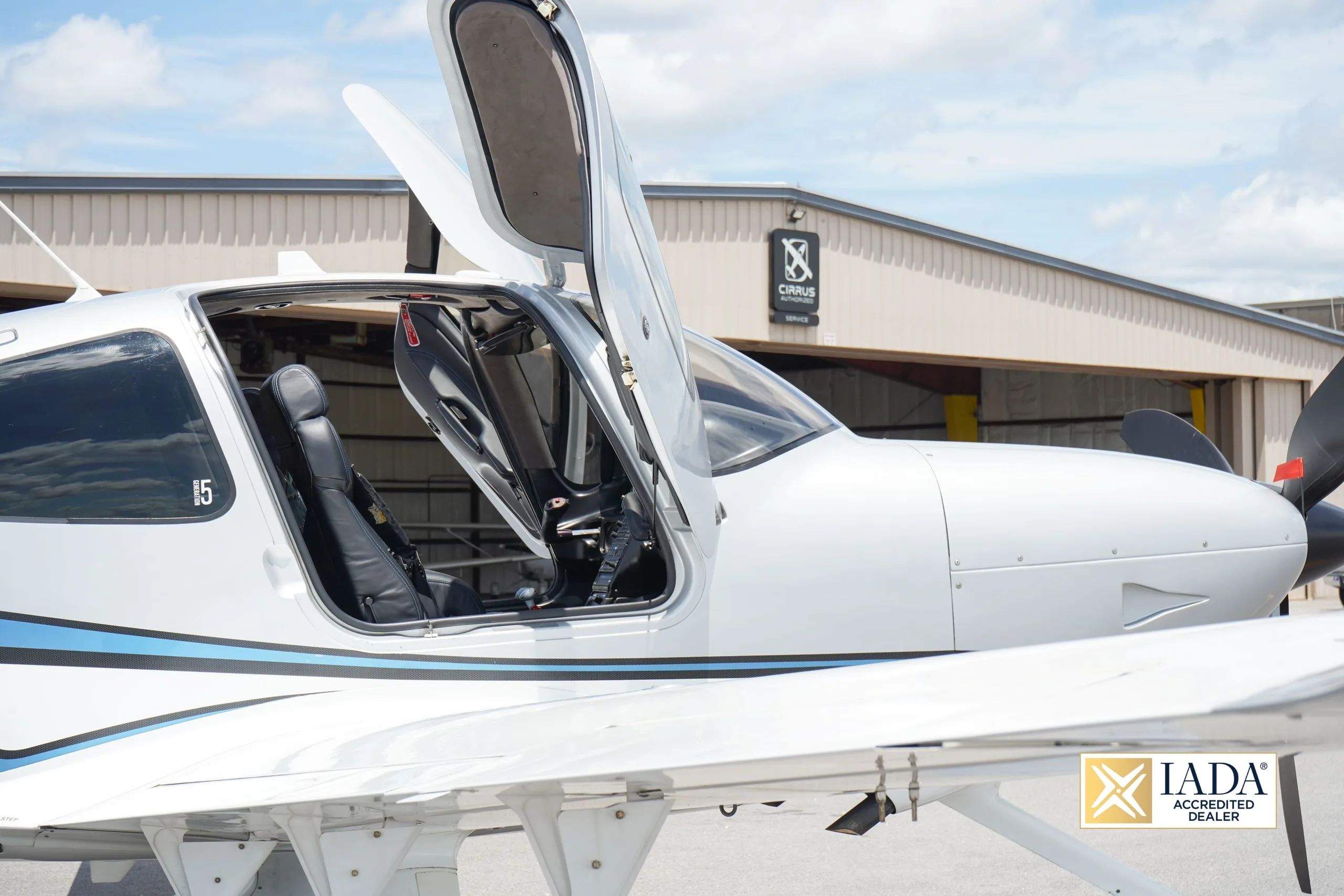 Exterior view of a 2013 Cirrus SR22 G5 TURBO.