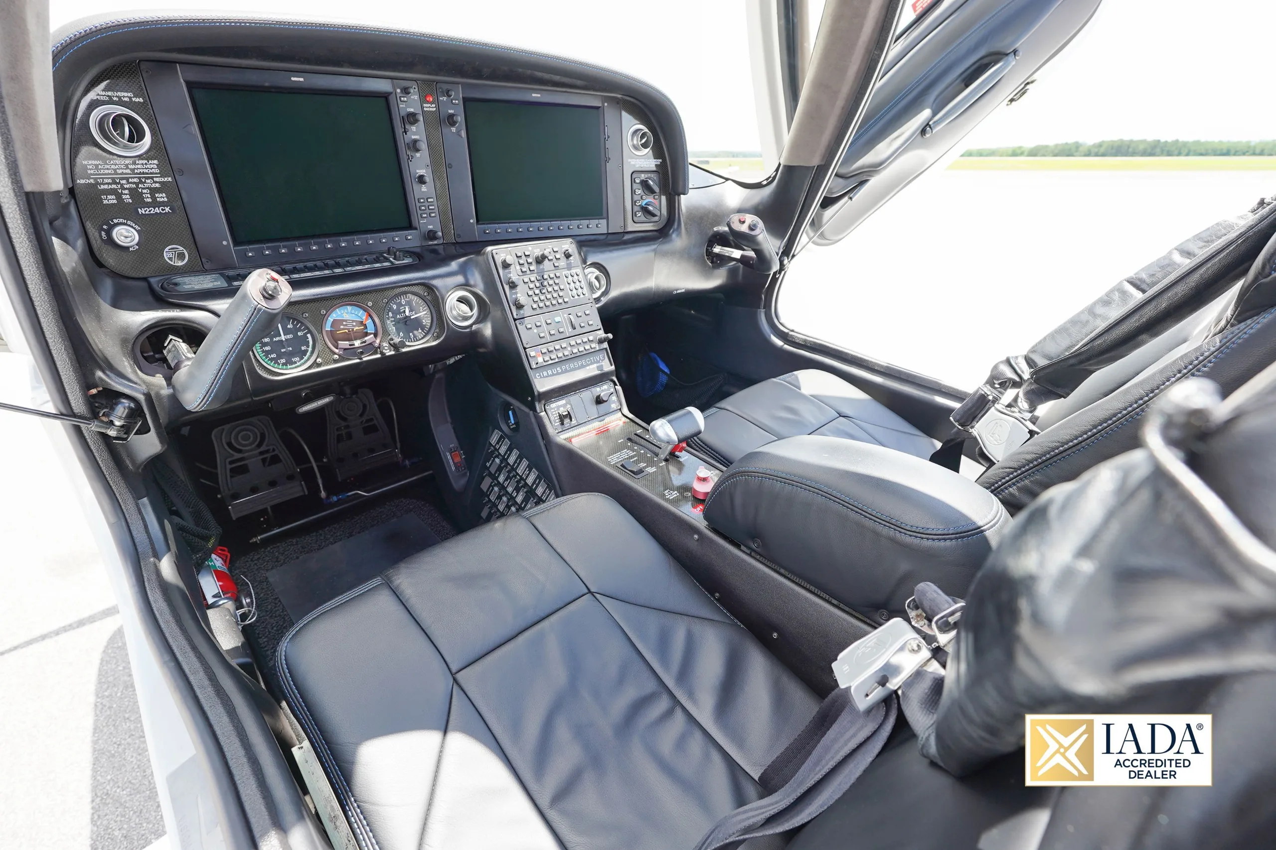 Cockpit and instrument panel of a 2013 Cirrus SR22 G5 TURBO.