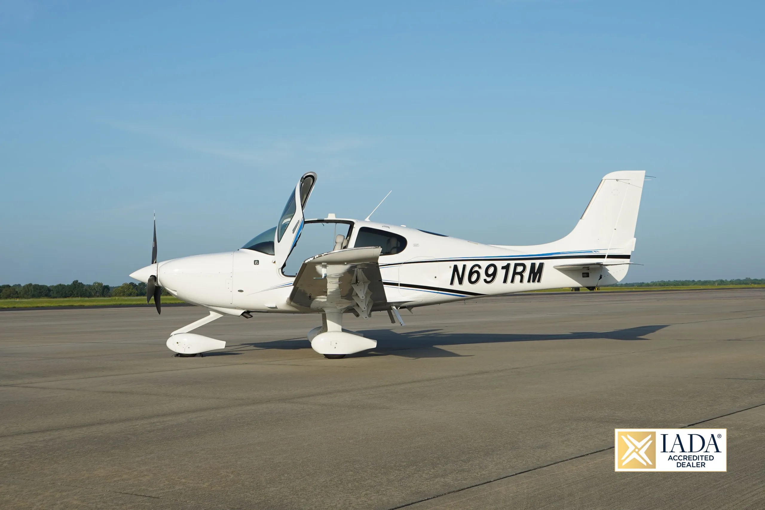 Exterior view of a 2020 Cirrus SR22 G6 TURBO.