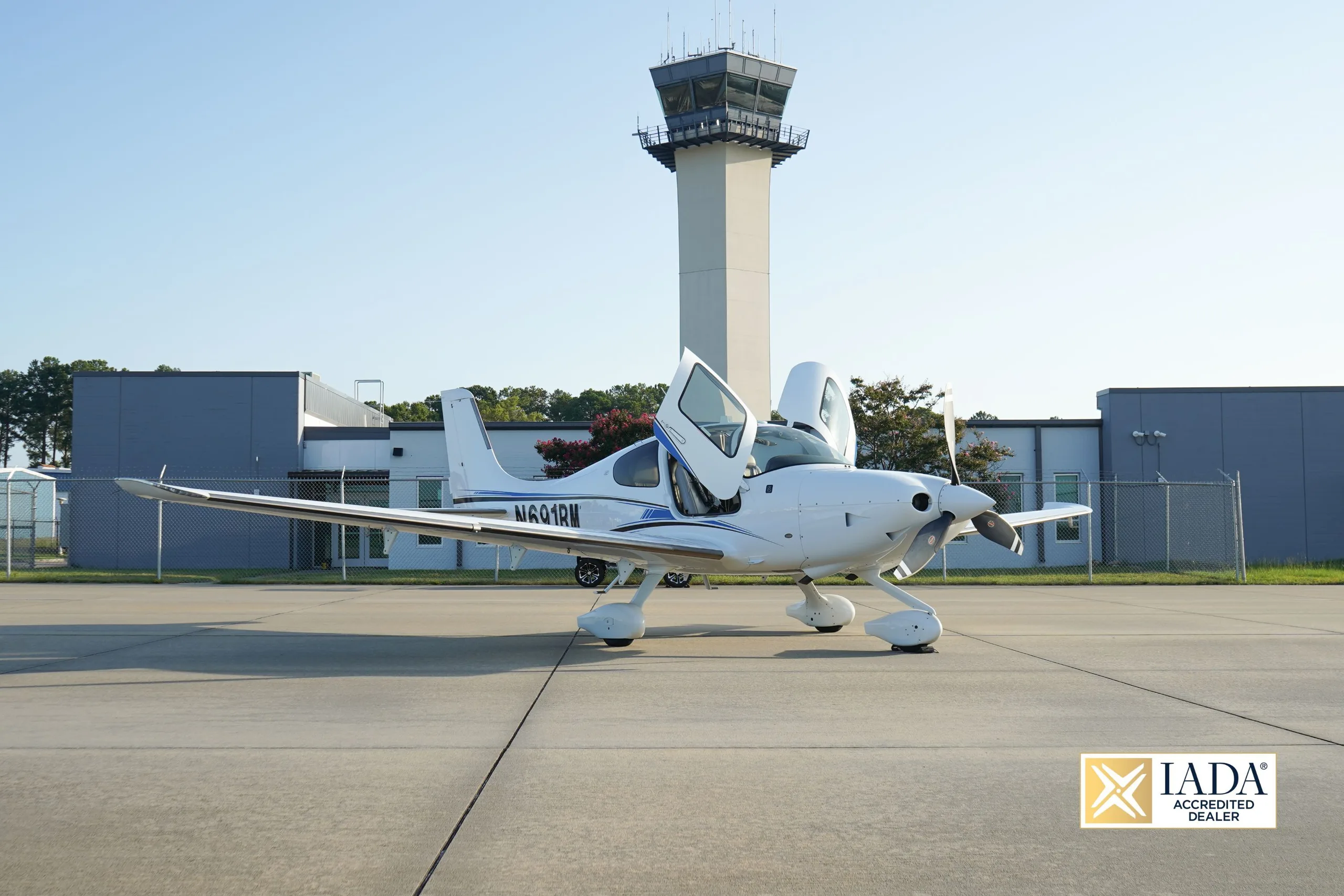 Exterior view of a 2020 Cirrus SR22 G6 TURBO.