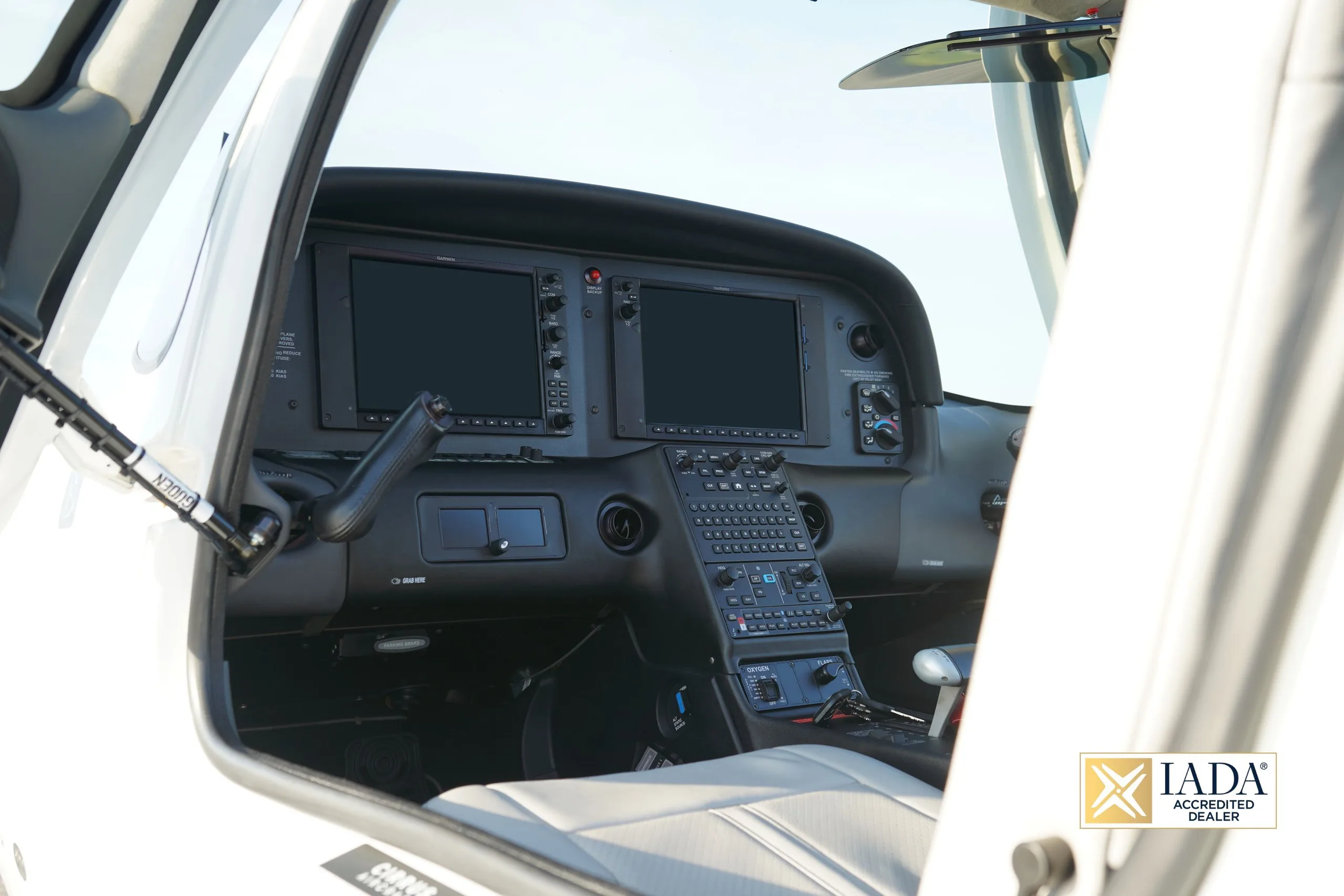 Cockpit and instrument panel of a 2020 Cirrus SR22 G6 TURBO.