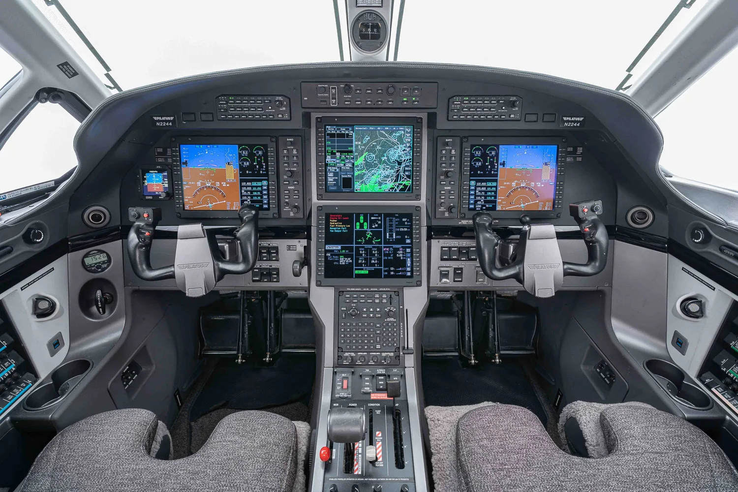 Cockpit and instrument panel of a 2008 Pilatus PC12-47/E (NG).