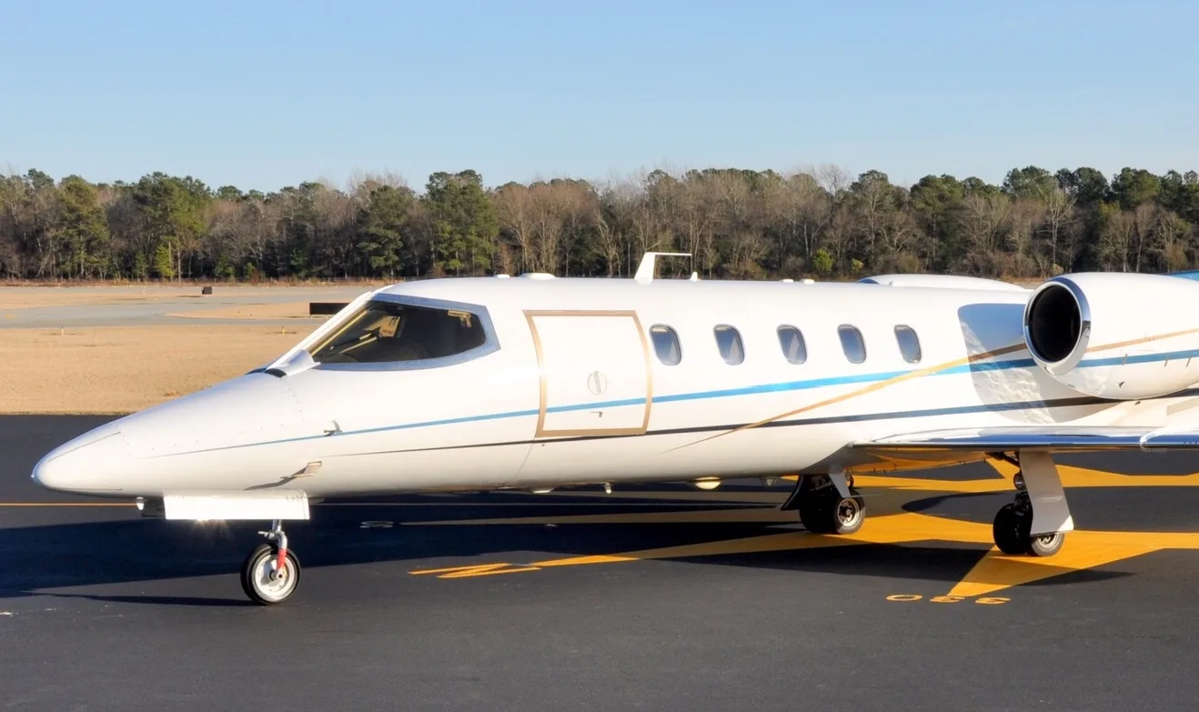 Exterior view of a 2001, N276PS.