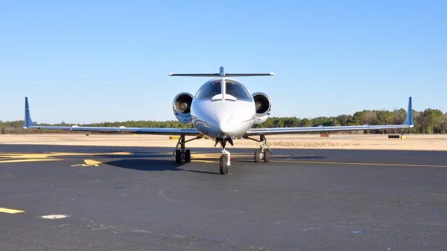 Exterior view of a 2001, N276PS.
