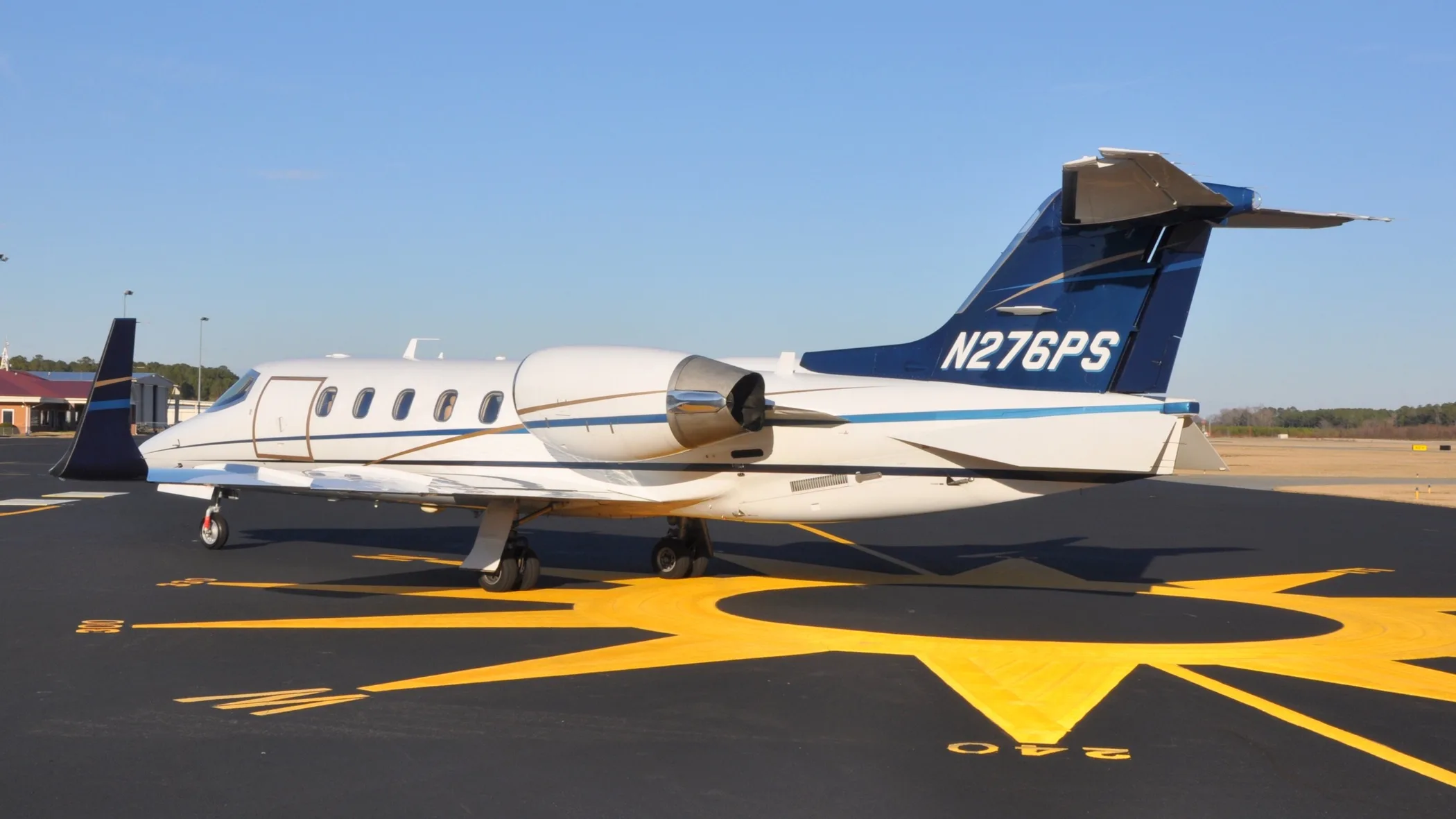 Exterior view of a 2001, N276PS.
