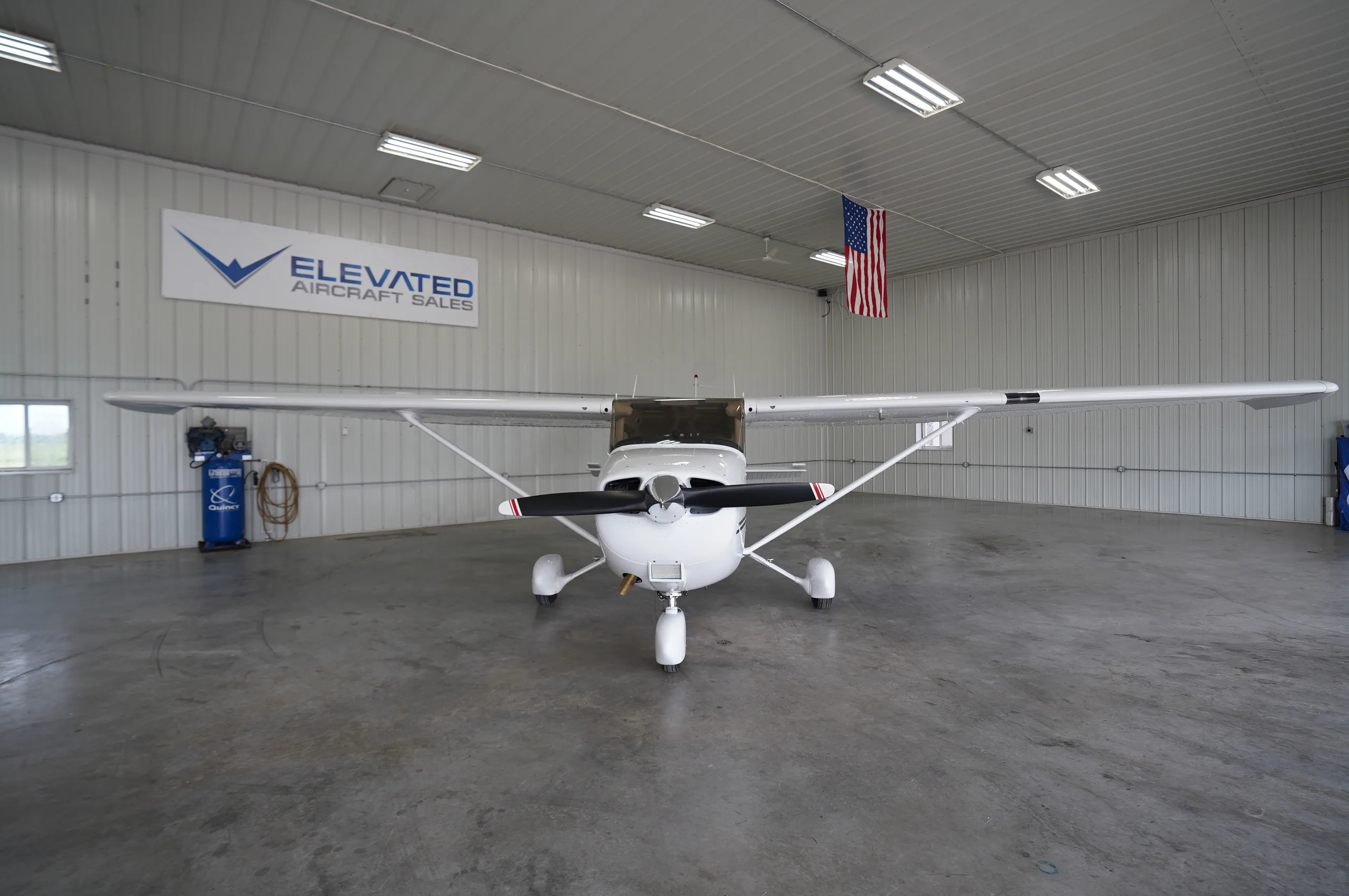 Exterior view of a 2004 Cessna 172S, N48EF.