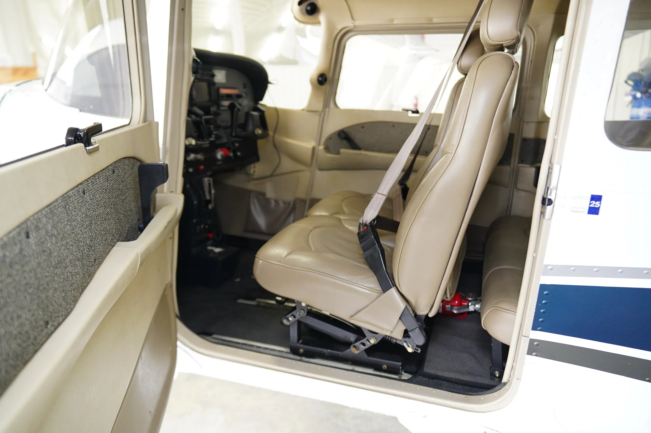 Cabin interior of a 2004 Cessna 172S.