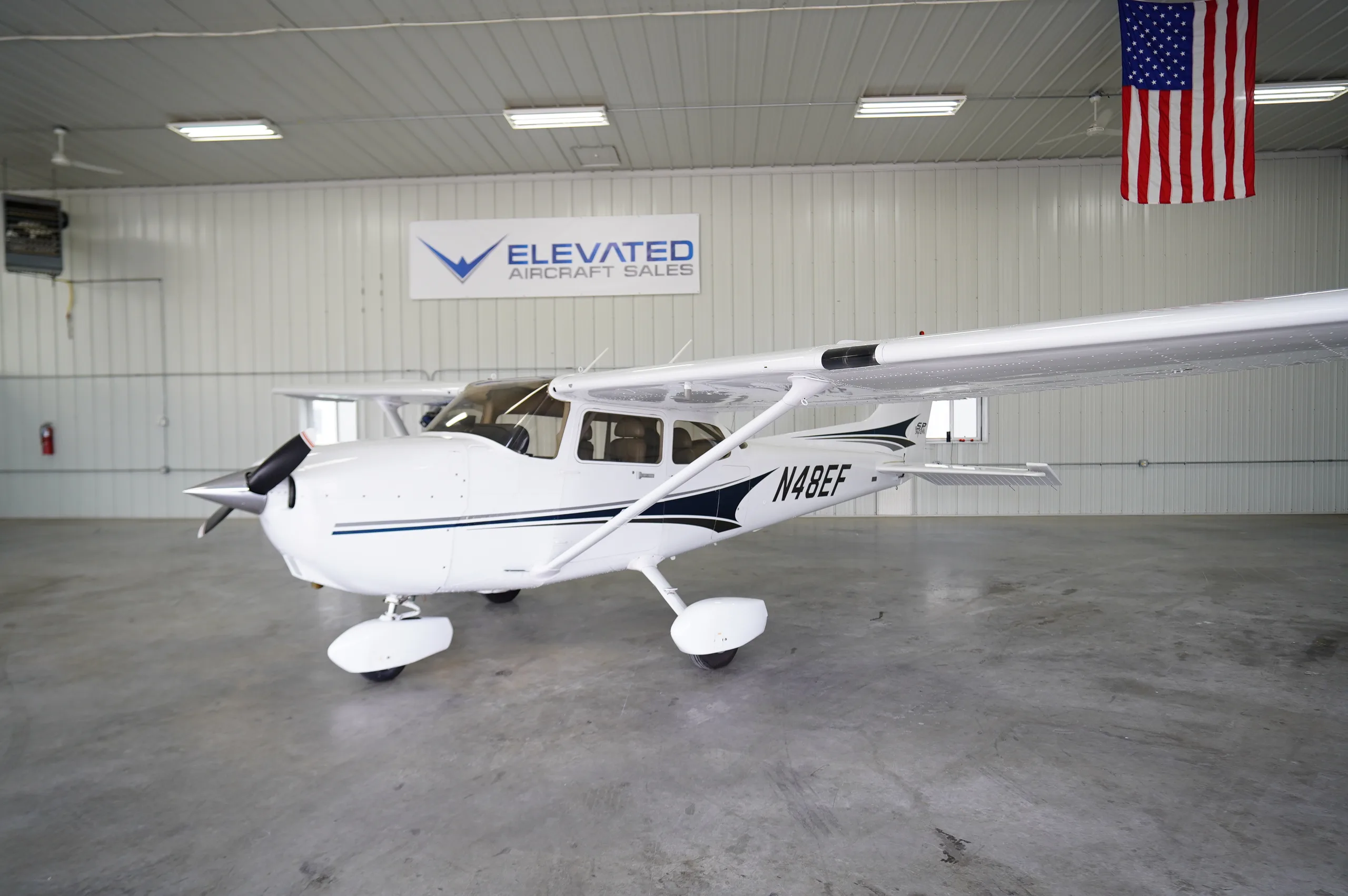 Exterior view of a 2004 Cessna 172S, N48EF.