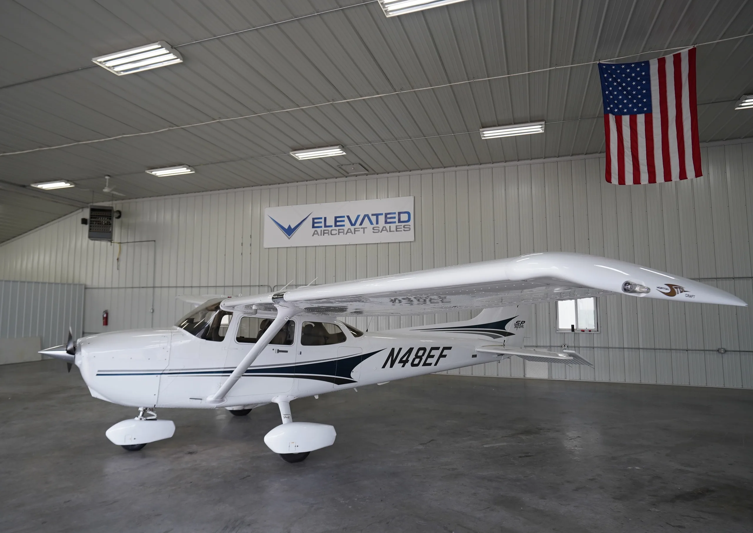 Exterior view of a 2004 Cessna 172S, N48EF.
