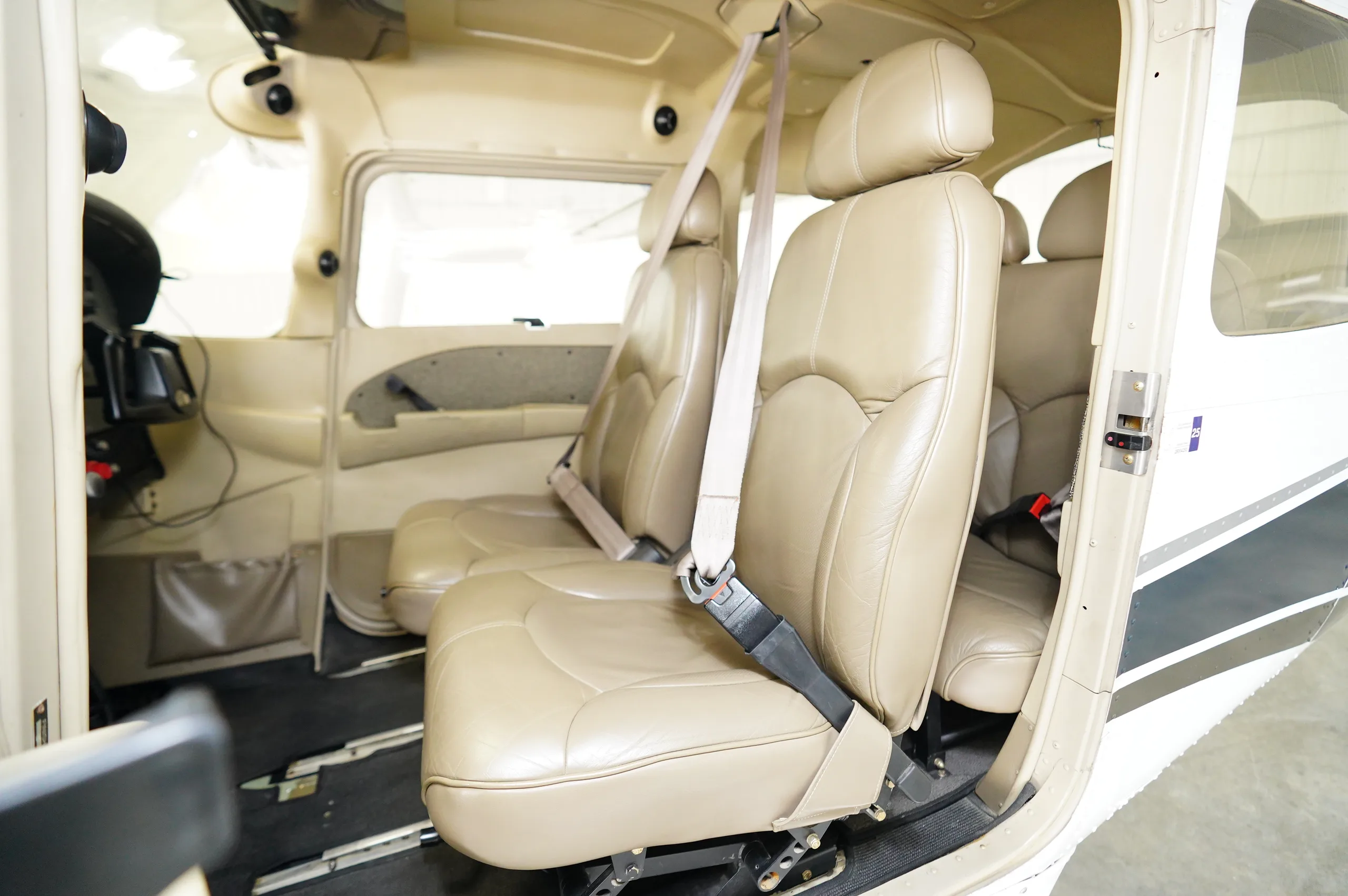 Cabin interior of a 2004 Cessna 172S.