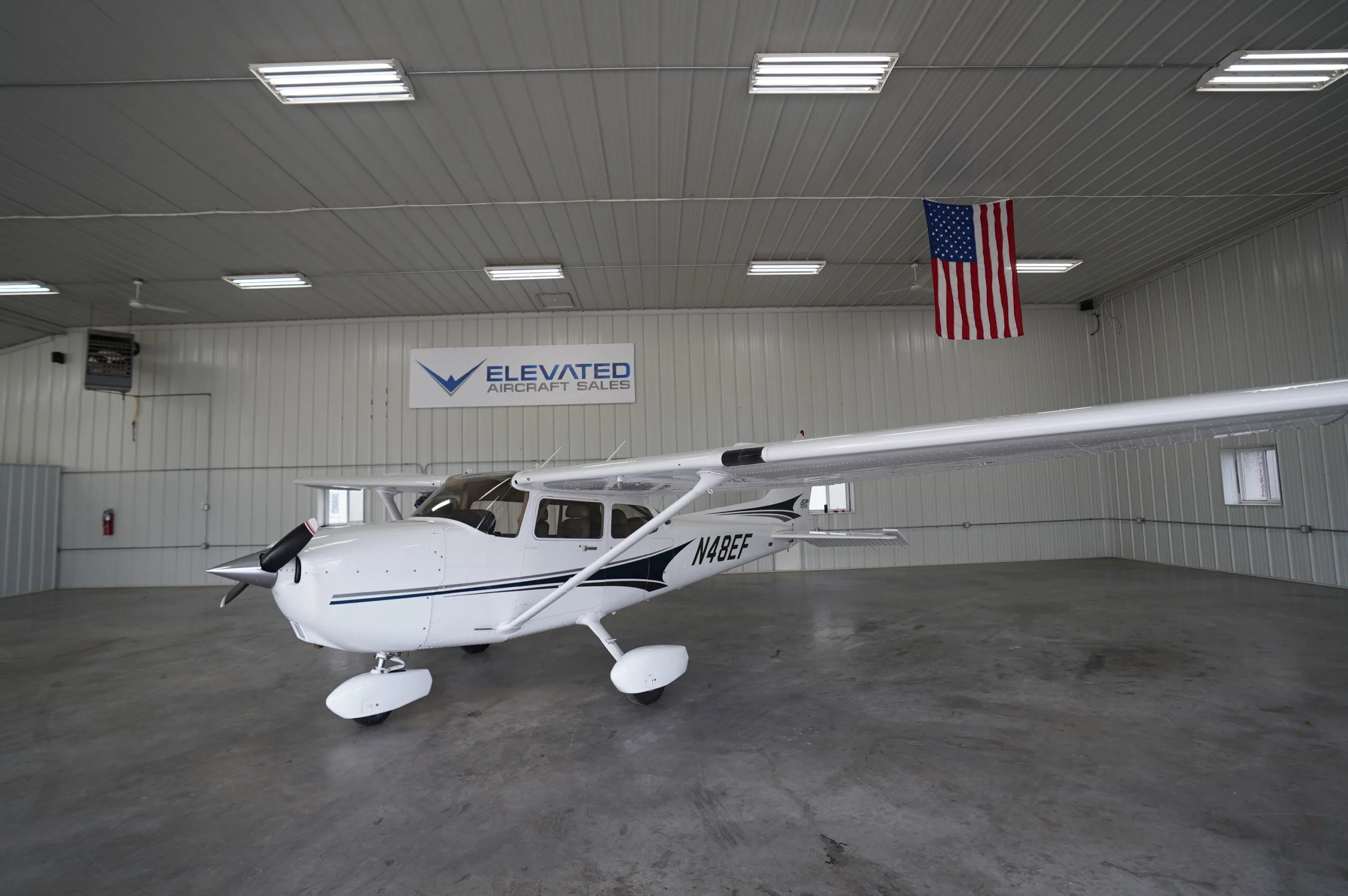 Exterior view of a 2004 Cessna 172S, N48EF.