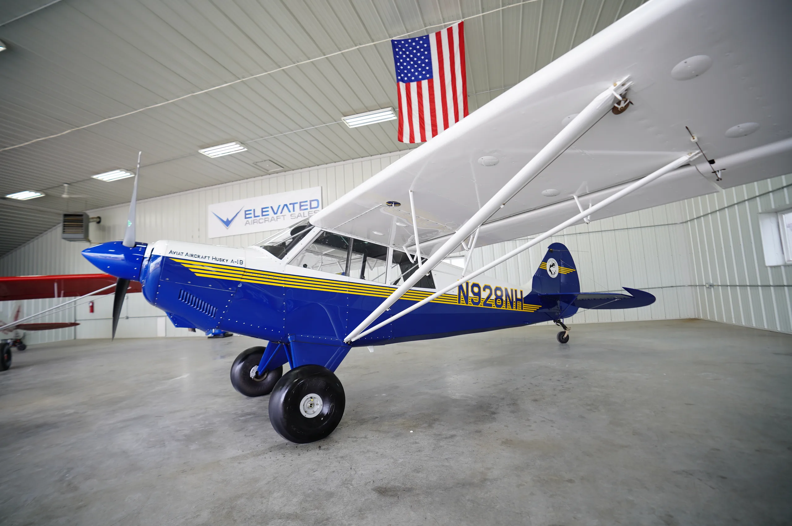 Exterior view of a 2007 Aviat Husky, N928NH.