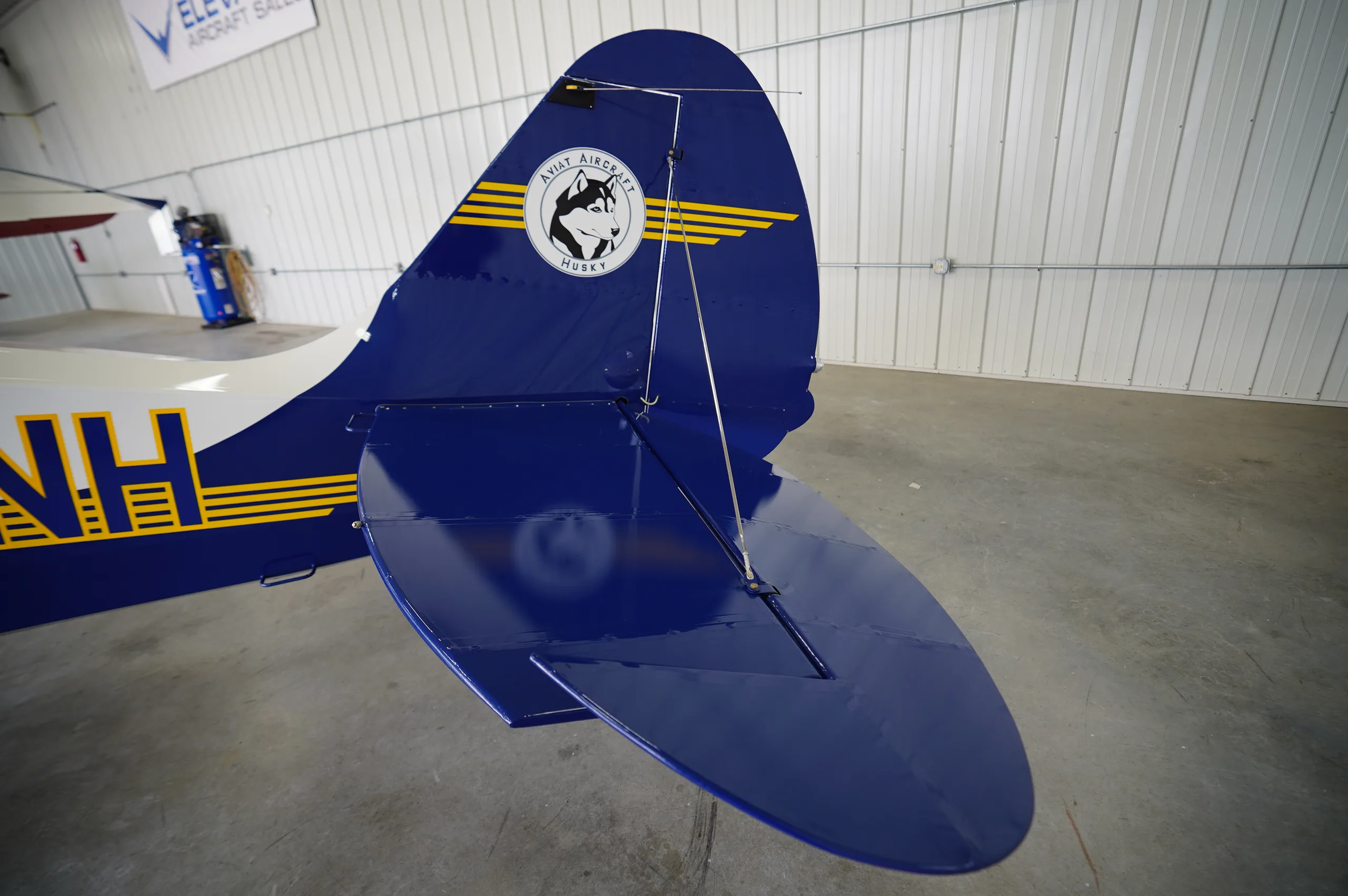 Exterior view of a 2007 Aviat Husky, N928NH.