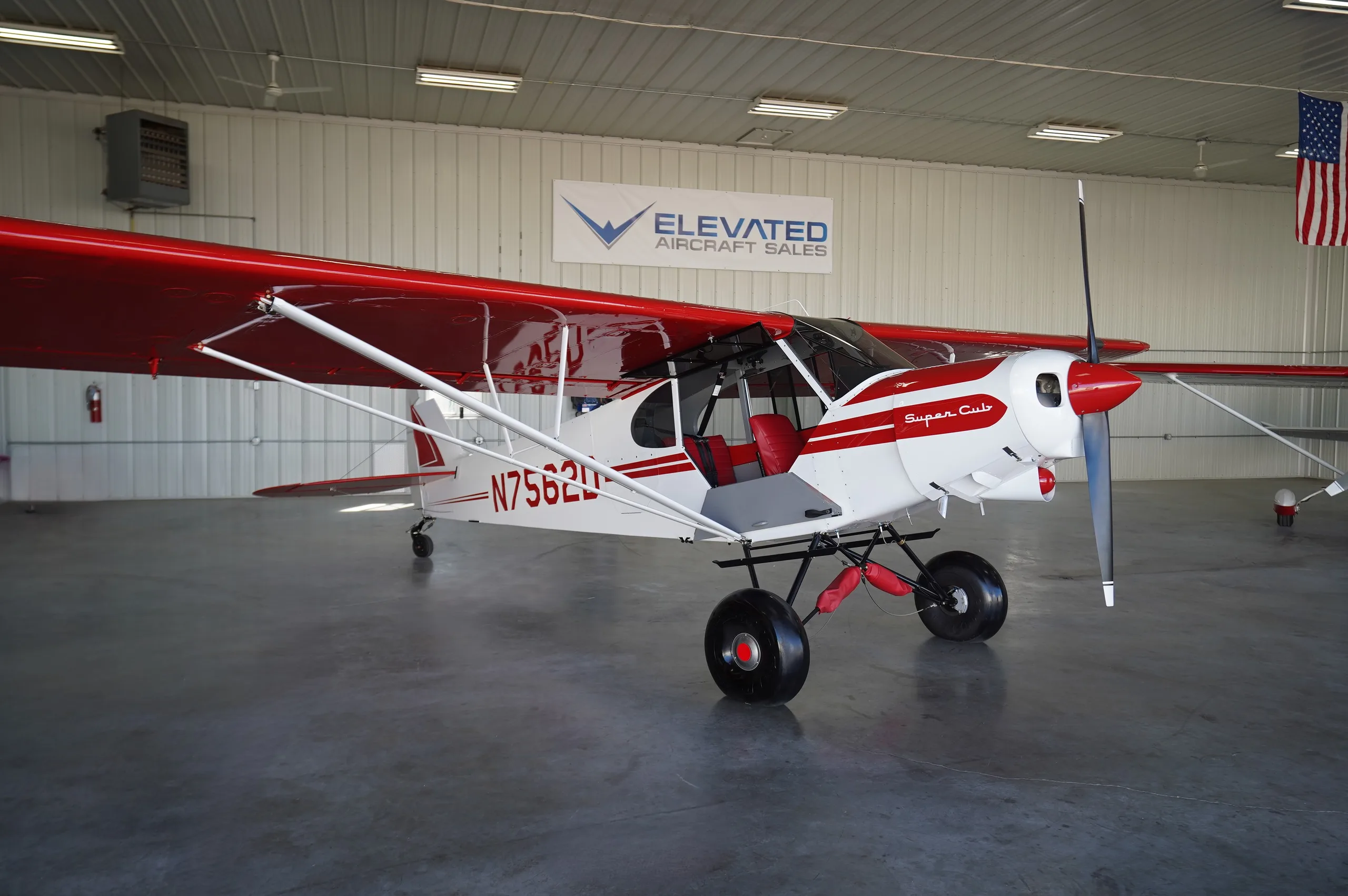 Exterior view of a 1957 Piper super cub, N7562D.