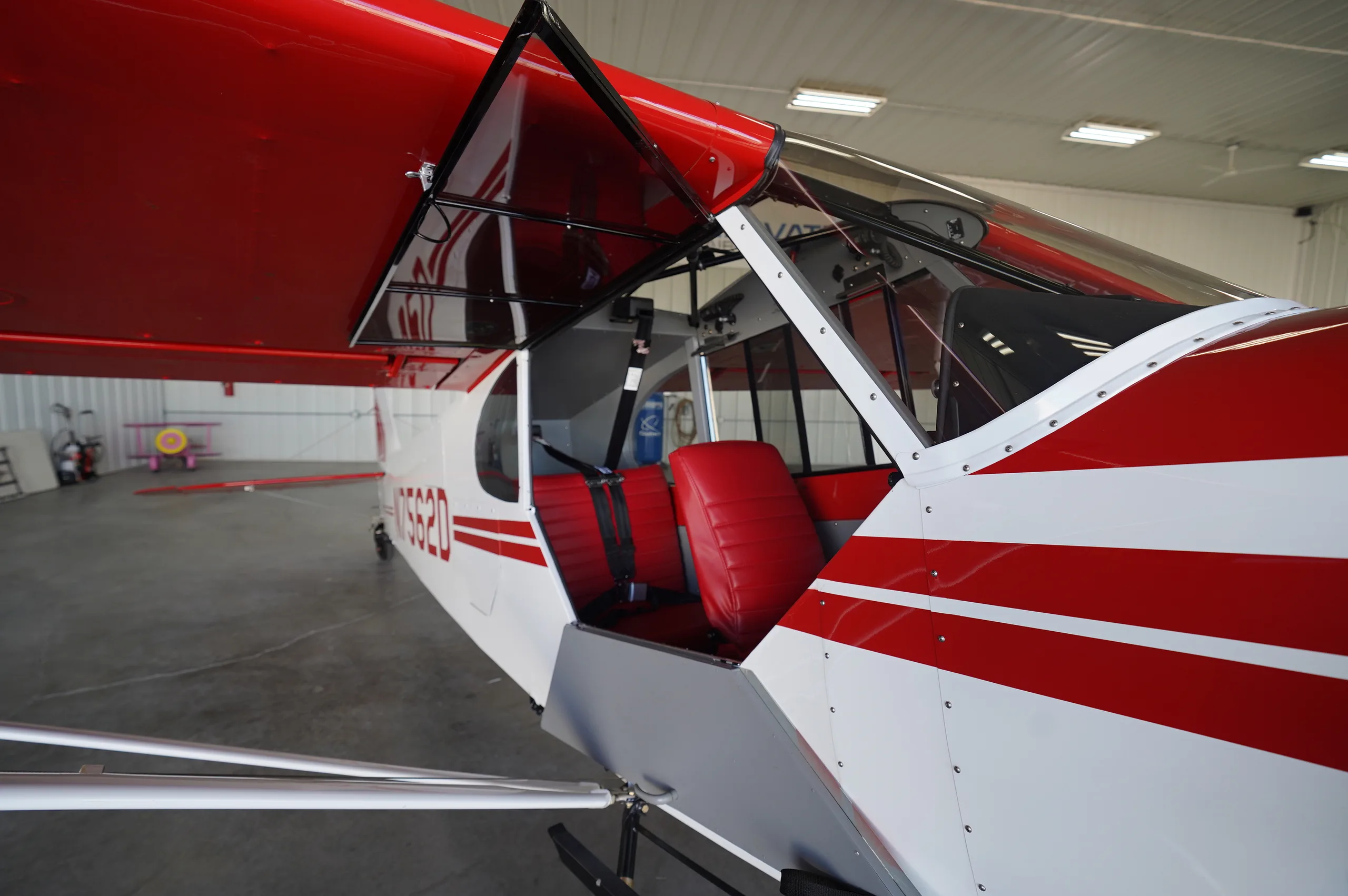 Exterior view of a 1957 Piper super cub, N7562D.