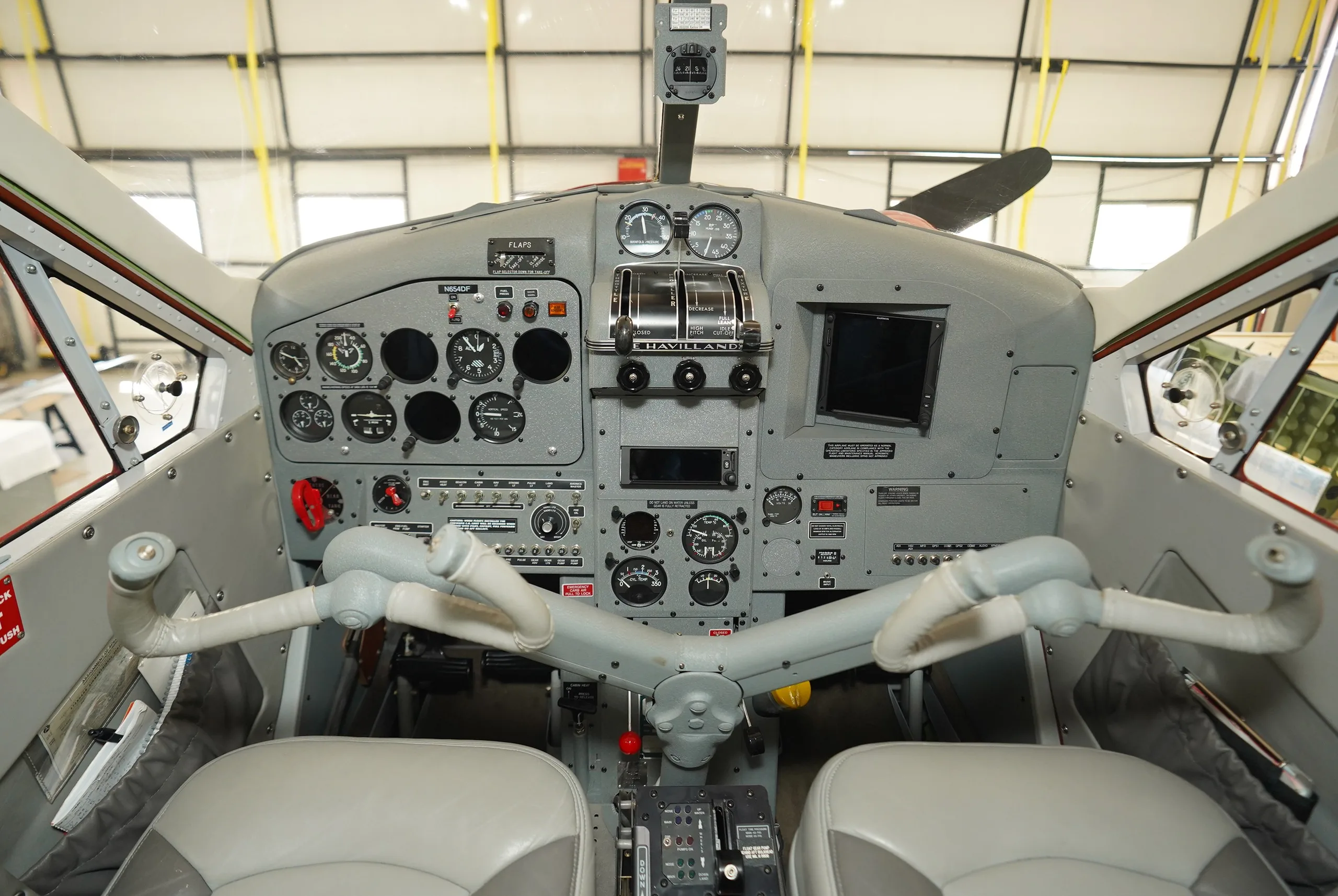 Cockpit and instrument panel of a 1954.
