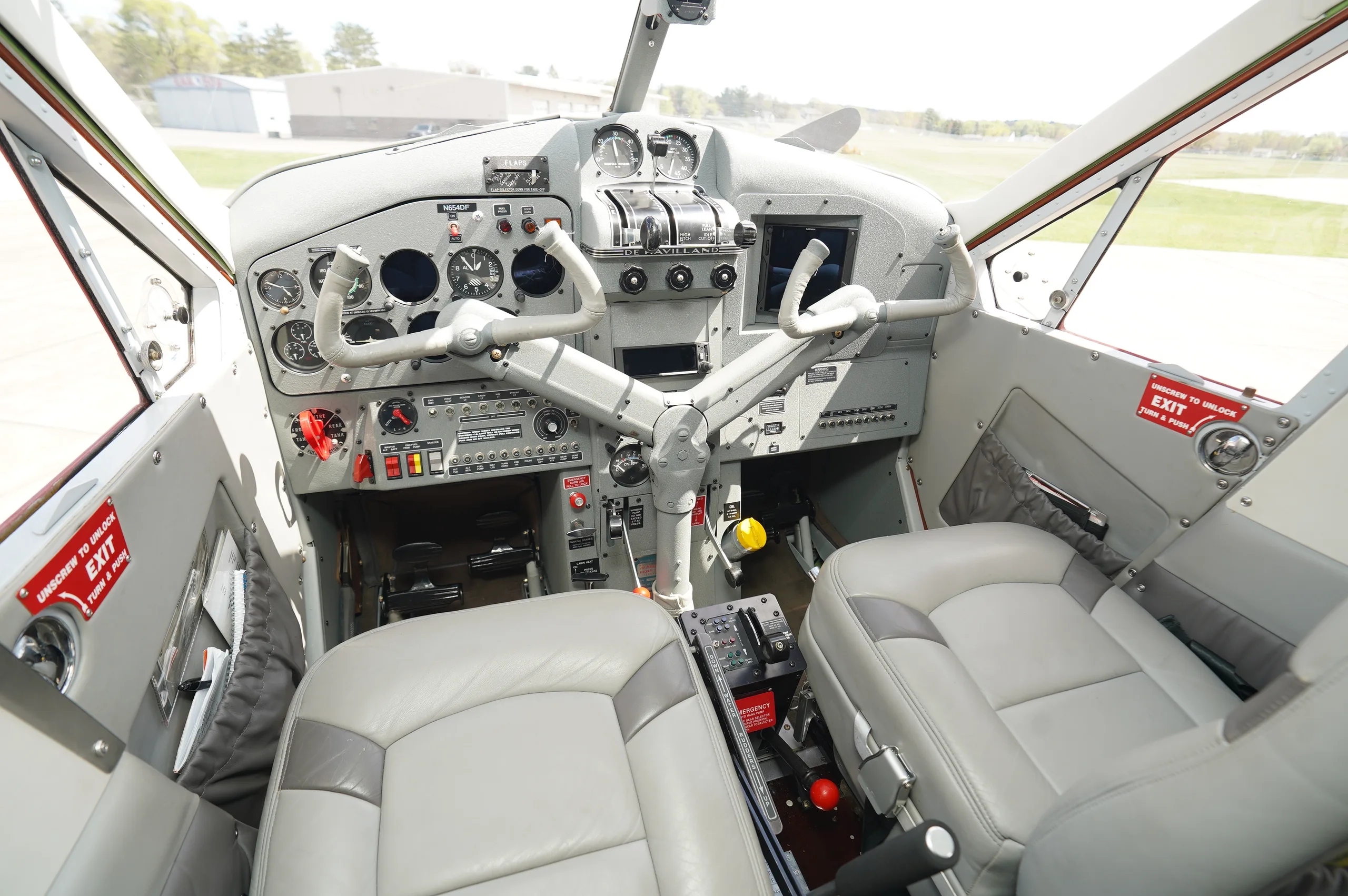 Cockpit and instrument panel of a 1954.