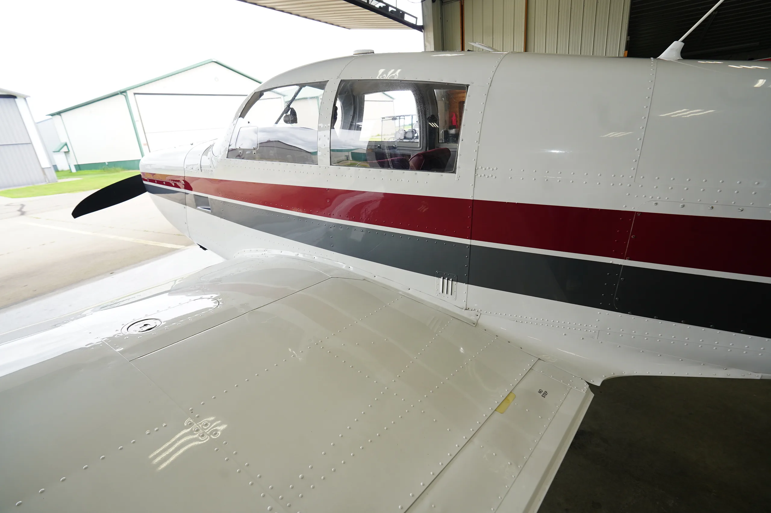 Exterior view of a Mooney M20C, N9211M.