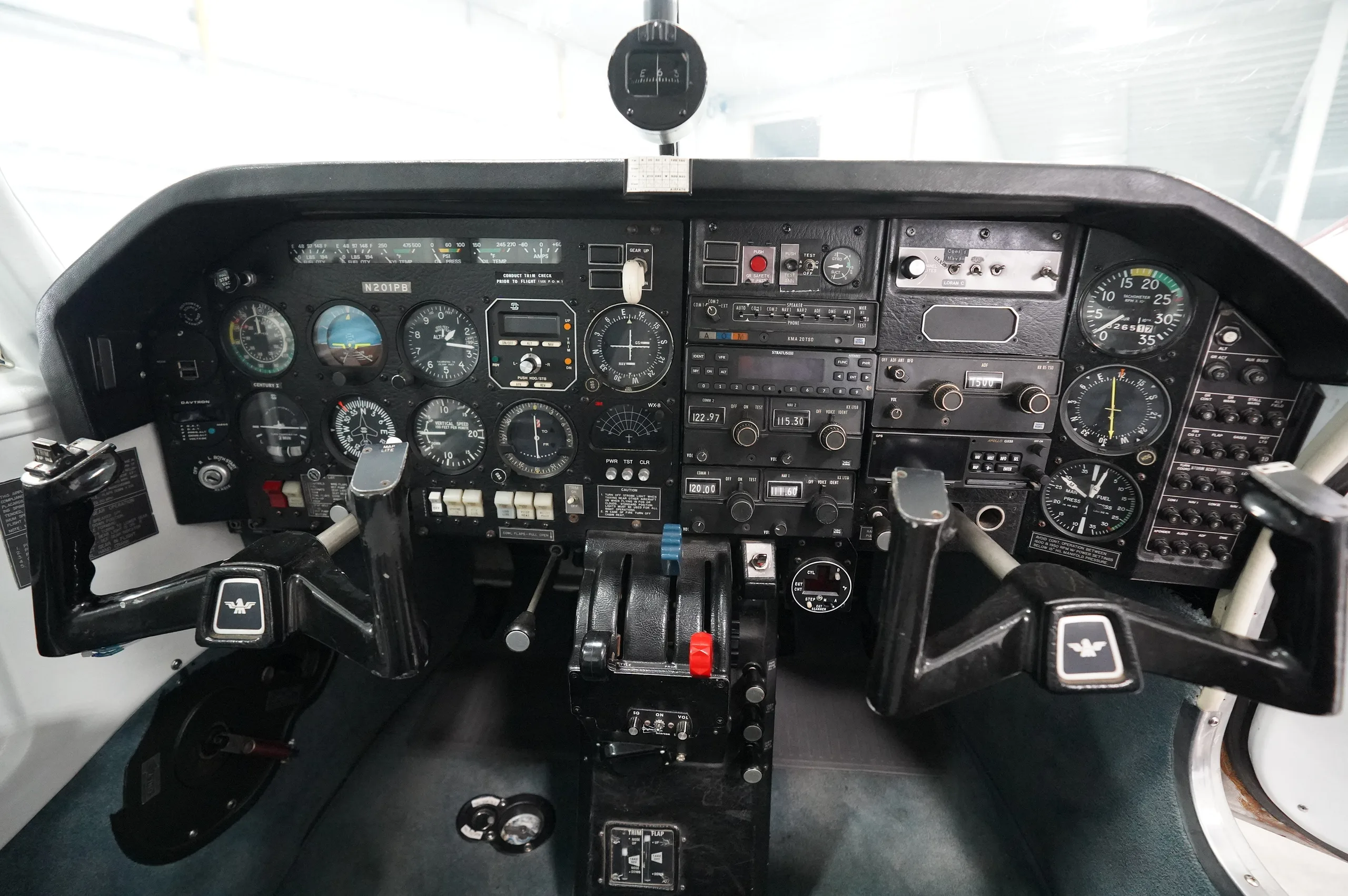 Cockpit and instrument panel of a 1977 Mooney M20J 201.